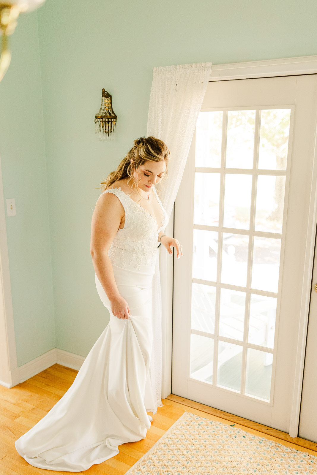 Milwaukee based photographer, Milwaukee wedding photographer, wisconsin wedding photographer, wisconsin weddings, Milwaukee photographer, The Riviera, Lake country photography, Meredith Mutza Photography, Lake Como Beach Club House, Legend at Bristlecone, The Oconomowoc Lake Club