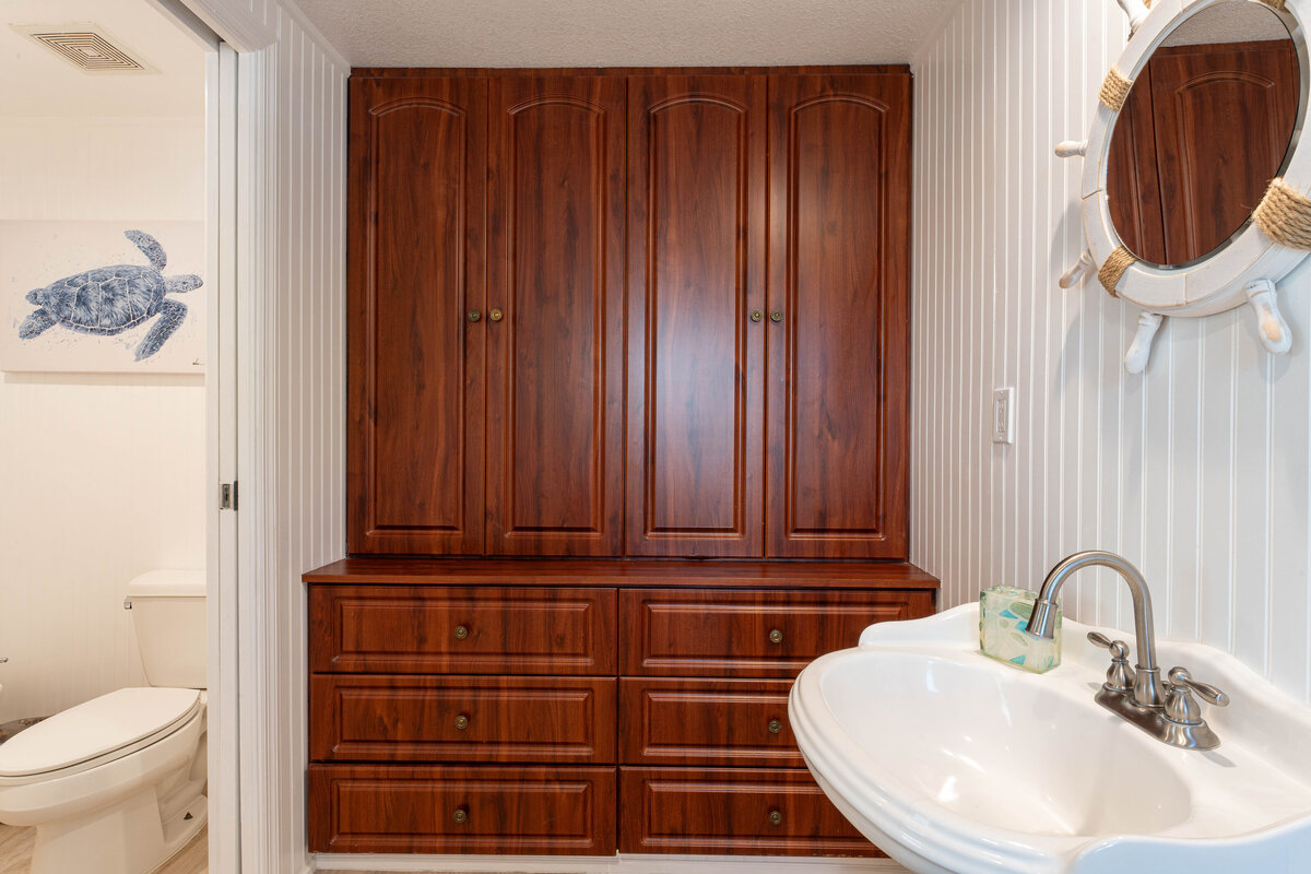 Master bathroom (2)