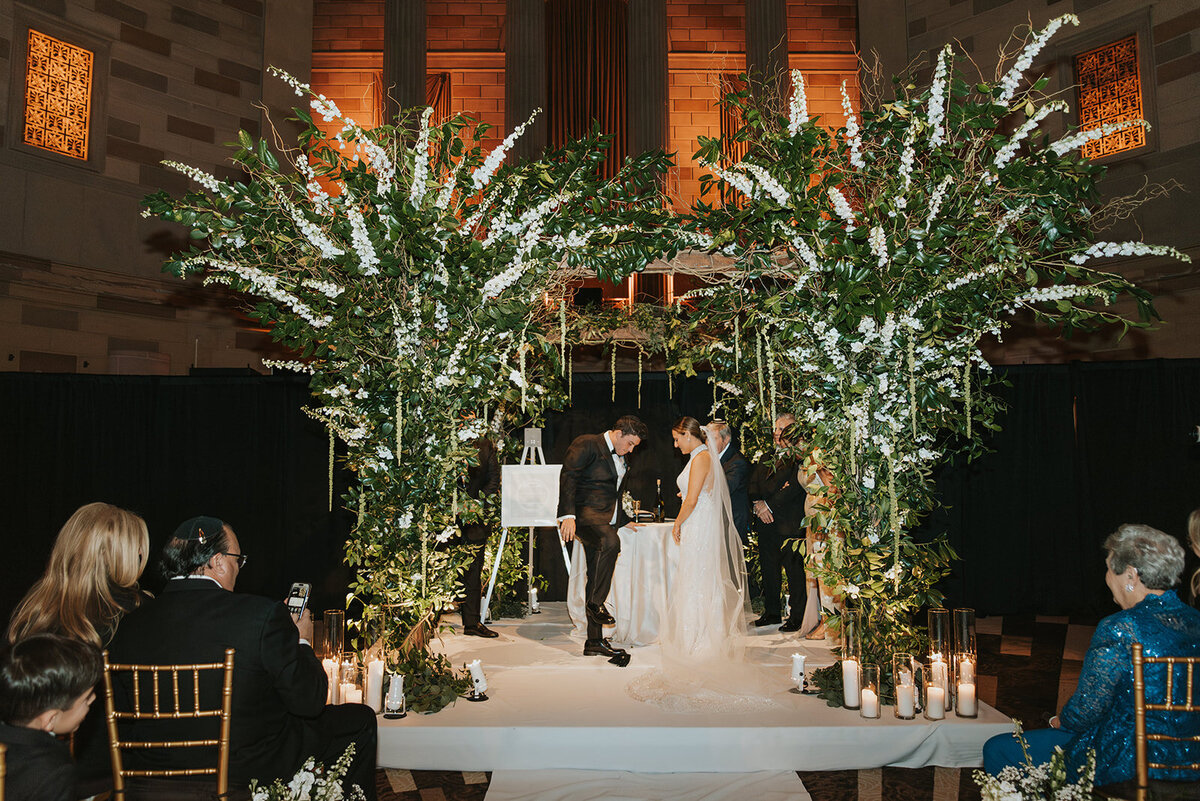 CORRIE-ZACH-NYC-WINTER-WEDDING-AT-GOTHAM-HALL_PHOTOS_BY_MARIA_B_LUNG_0772