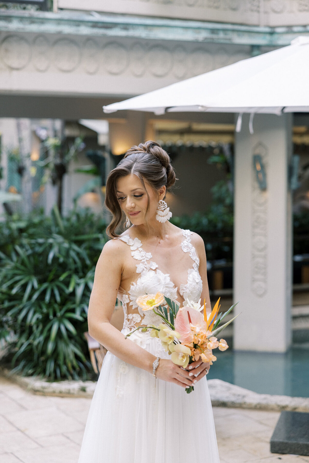 bride-flowers-smiling-1LD-W