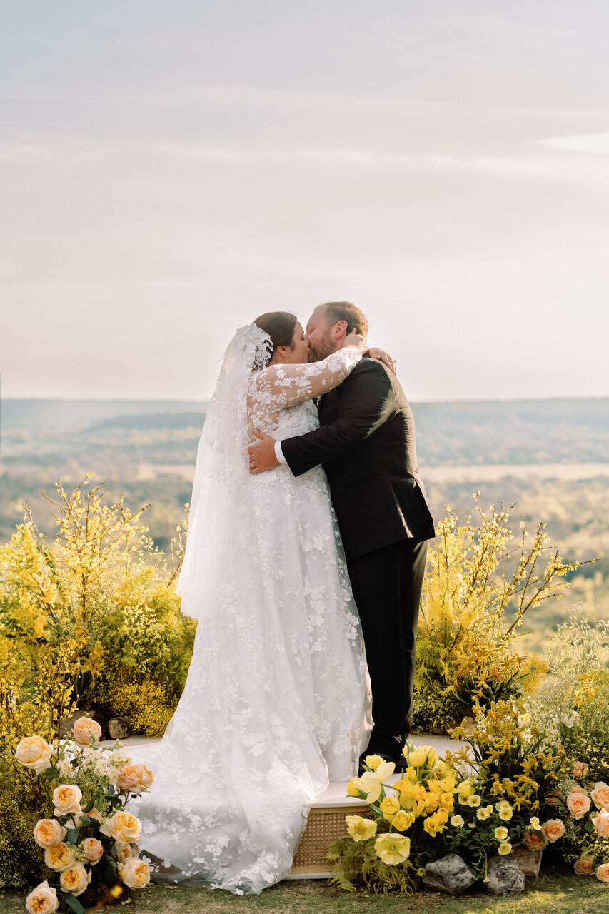 23-colorful-ranch-wedding-max-owens-design