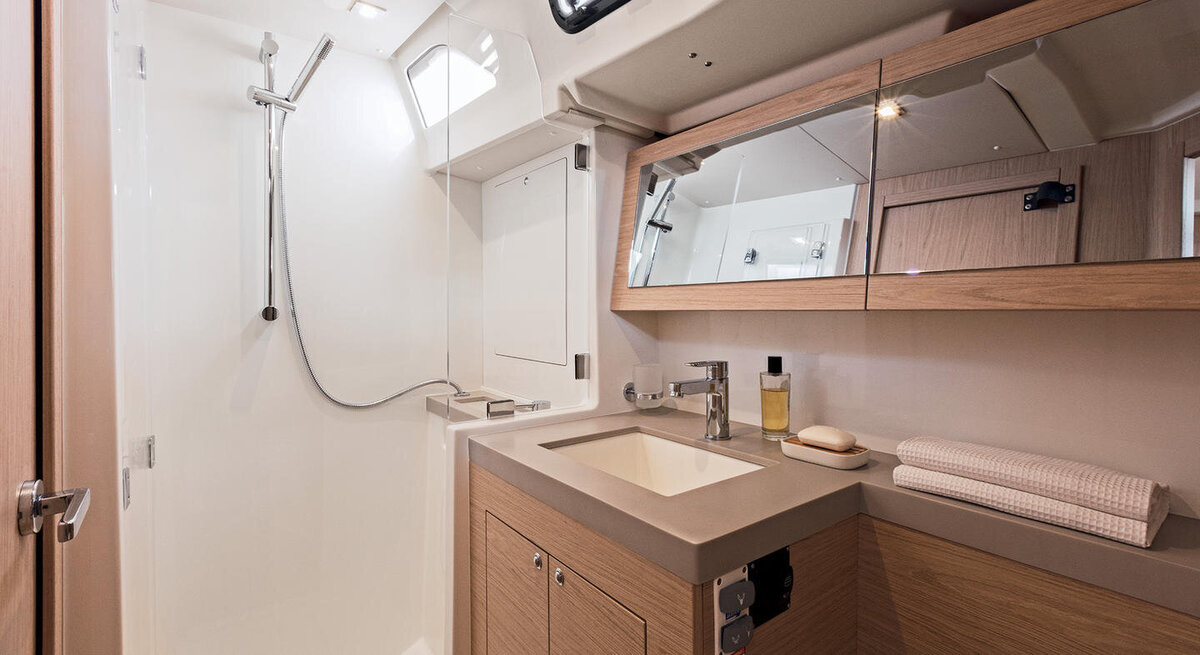 beneteau-oceanis-51.1-interior-7