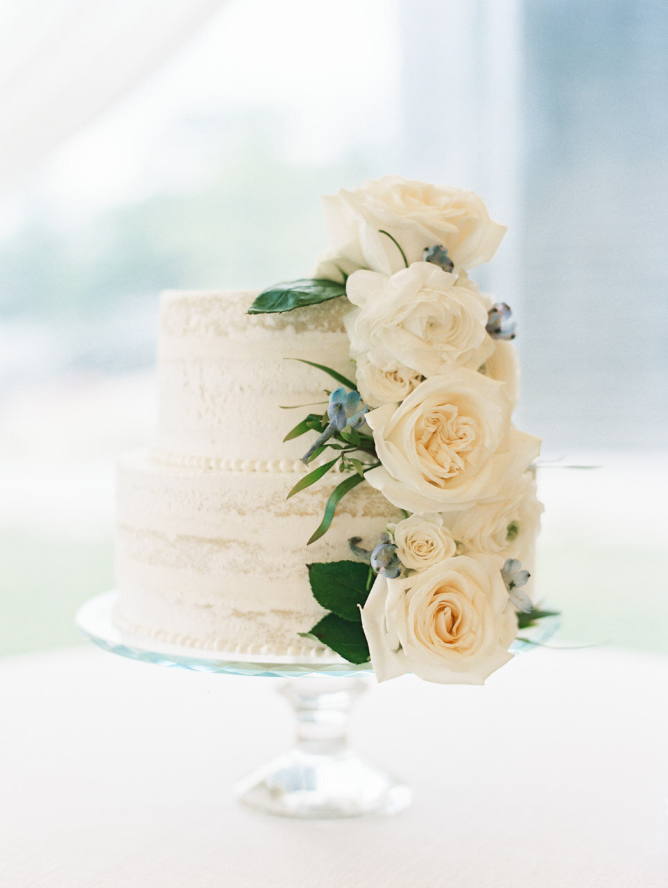 wedding-cake-at-weekapaug-inn-jen-strunk-events