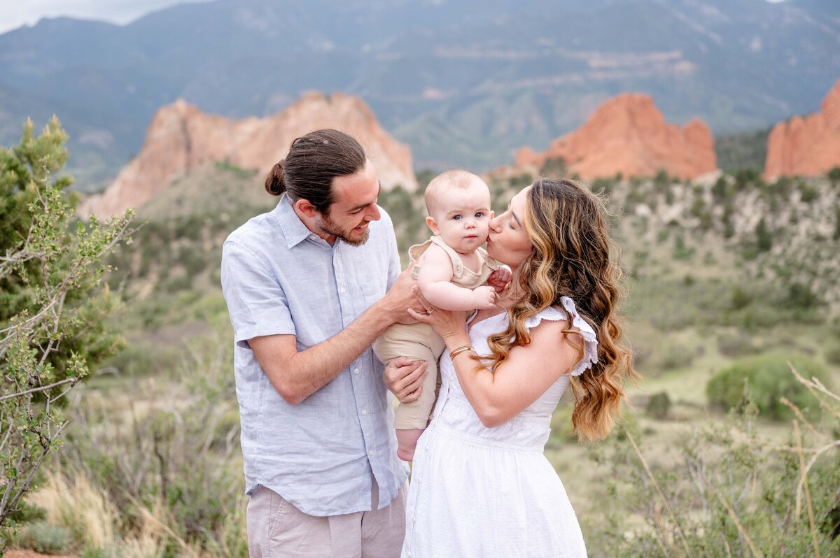 CO-Colorado-Springs-Spring-Mini-Session-Garden-of-the-gods-Magnolia-and-Grace-Photography-Co-HaleyM# (1)-22