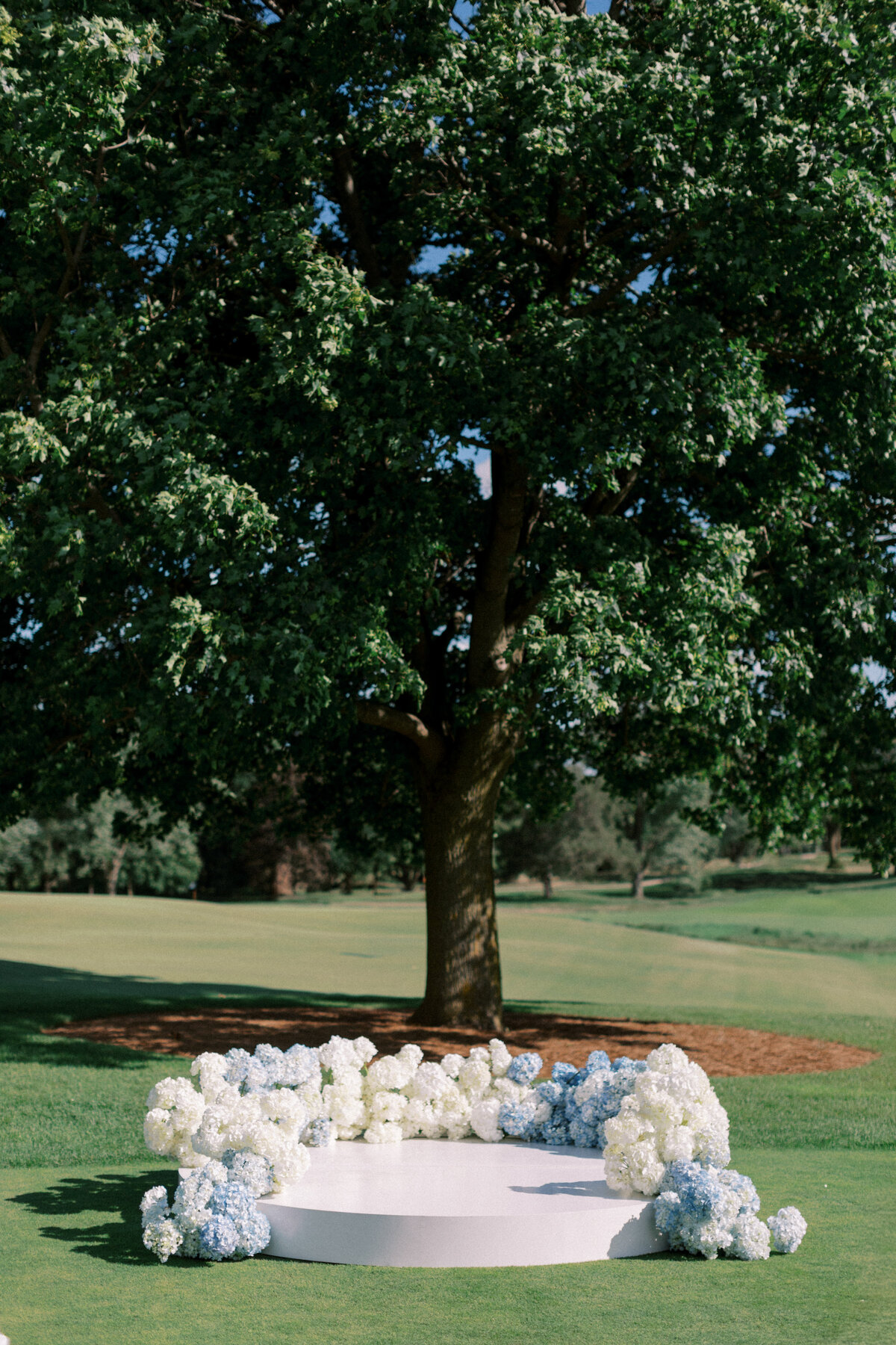 carriage house wedding flowers 23