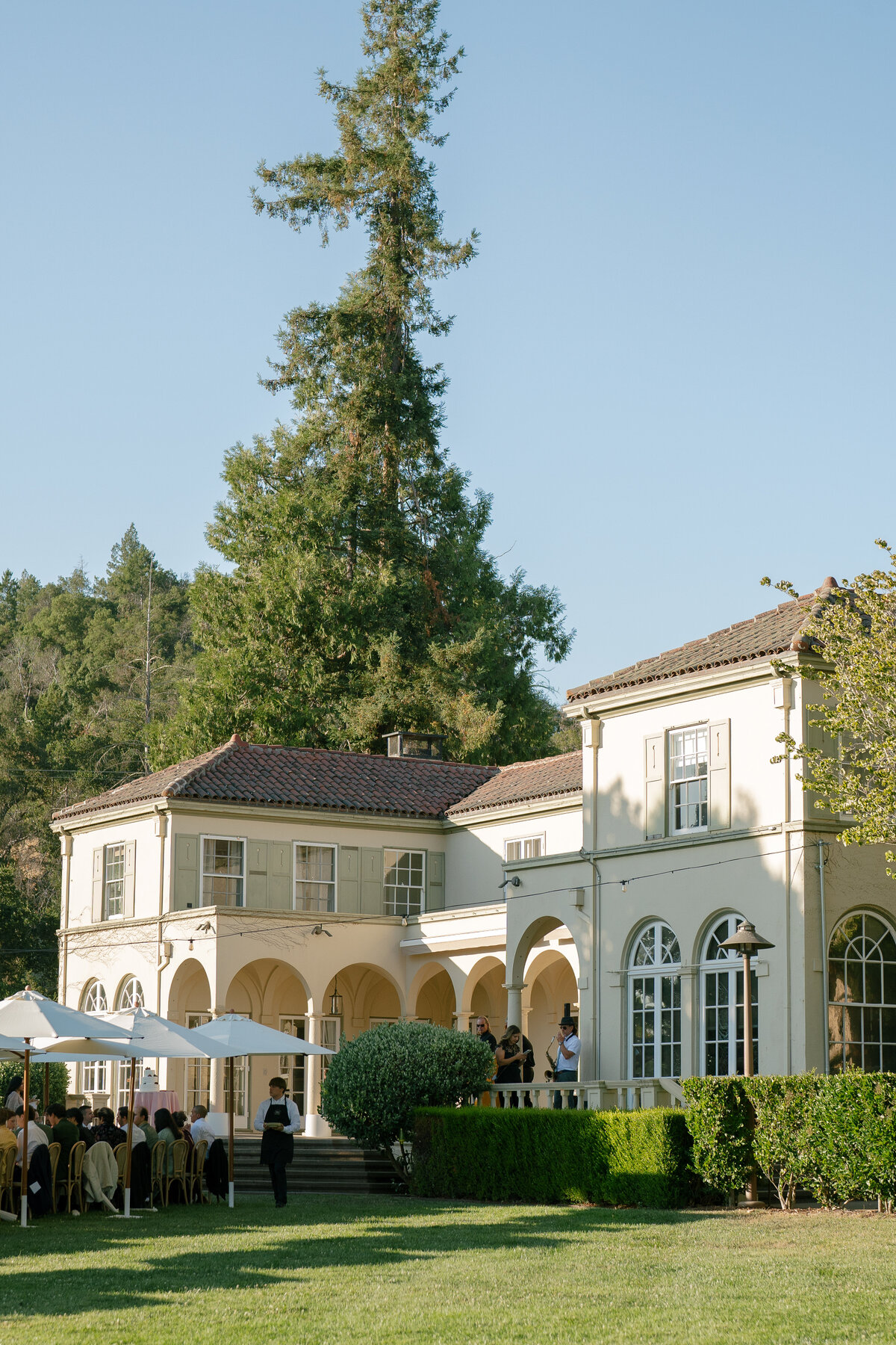 Chateau-St-Jean-Elizabeth-Warrick-947