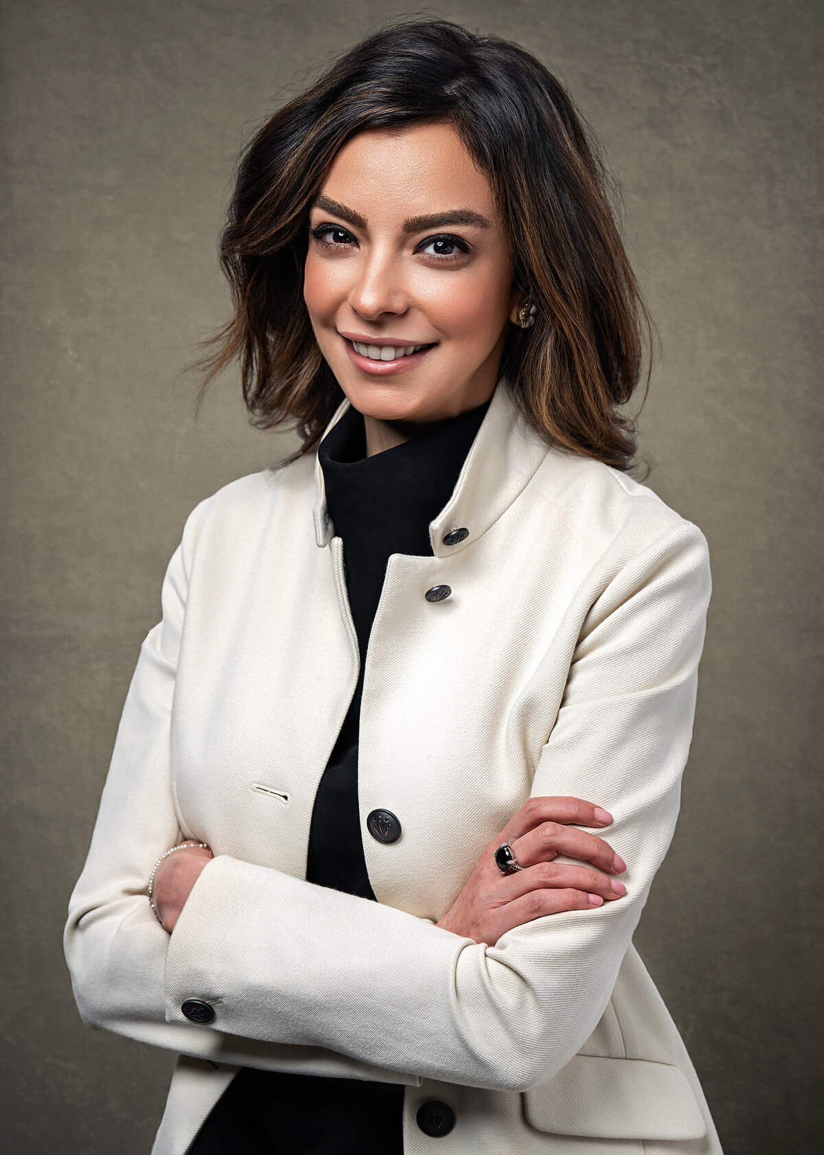 Kirkland headshot photographer offering modern professional portraits for LinkedIn, teams, and branding.