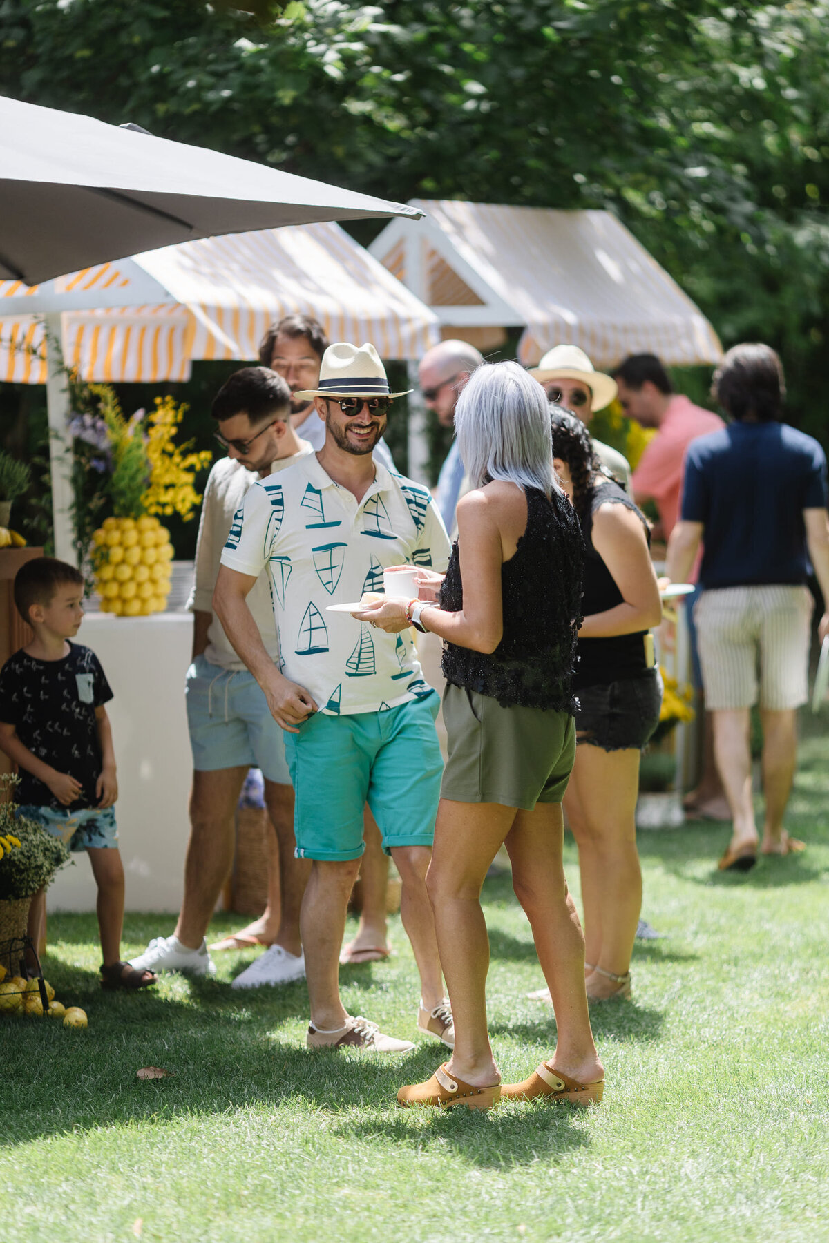 Yellow-striped-market-brunch-south-of-France