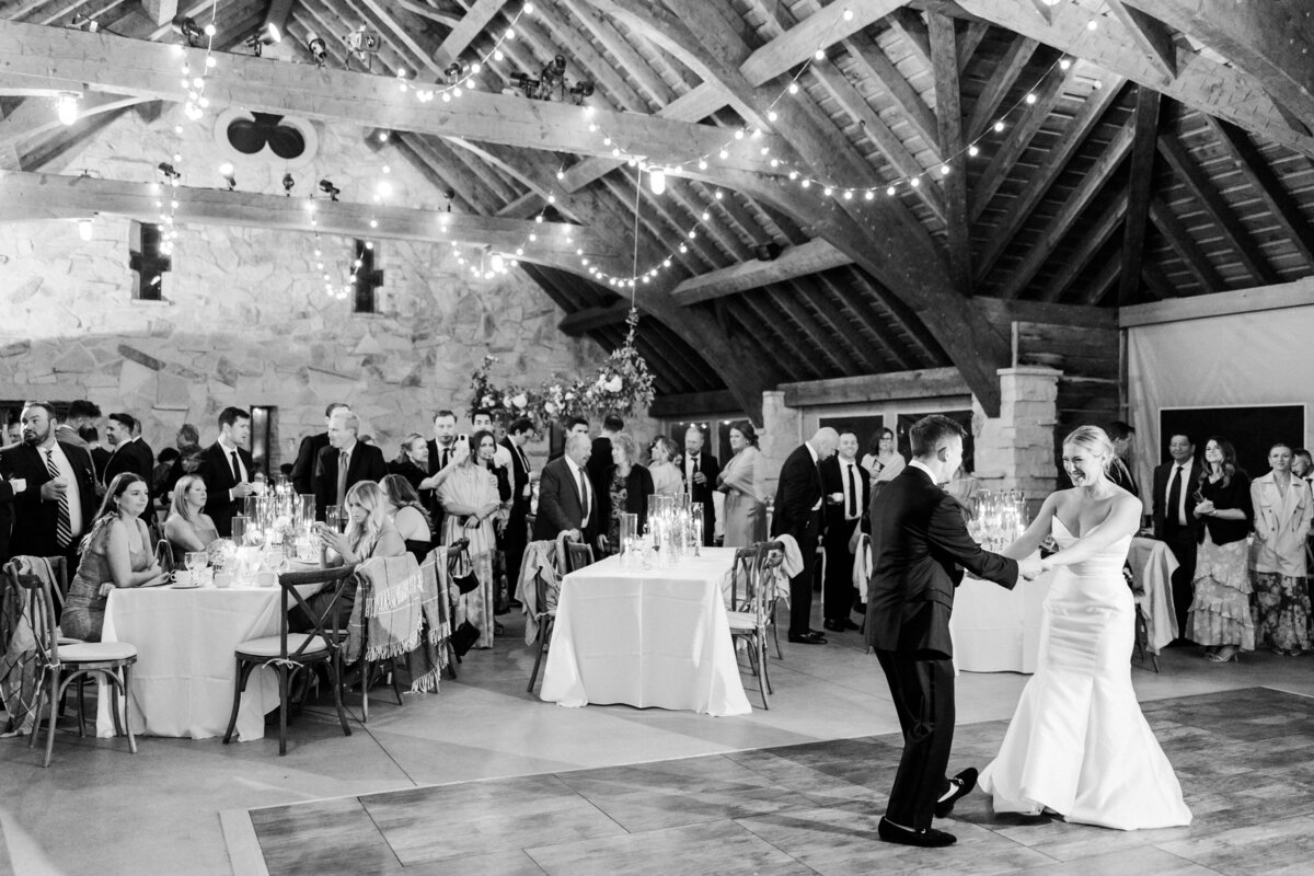 irish-barn-first-dances