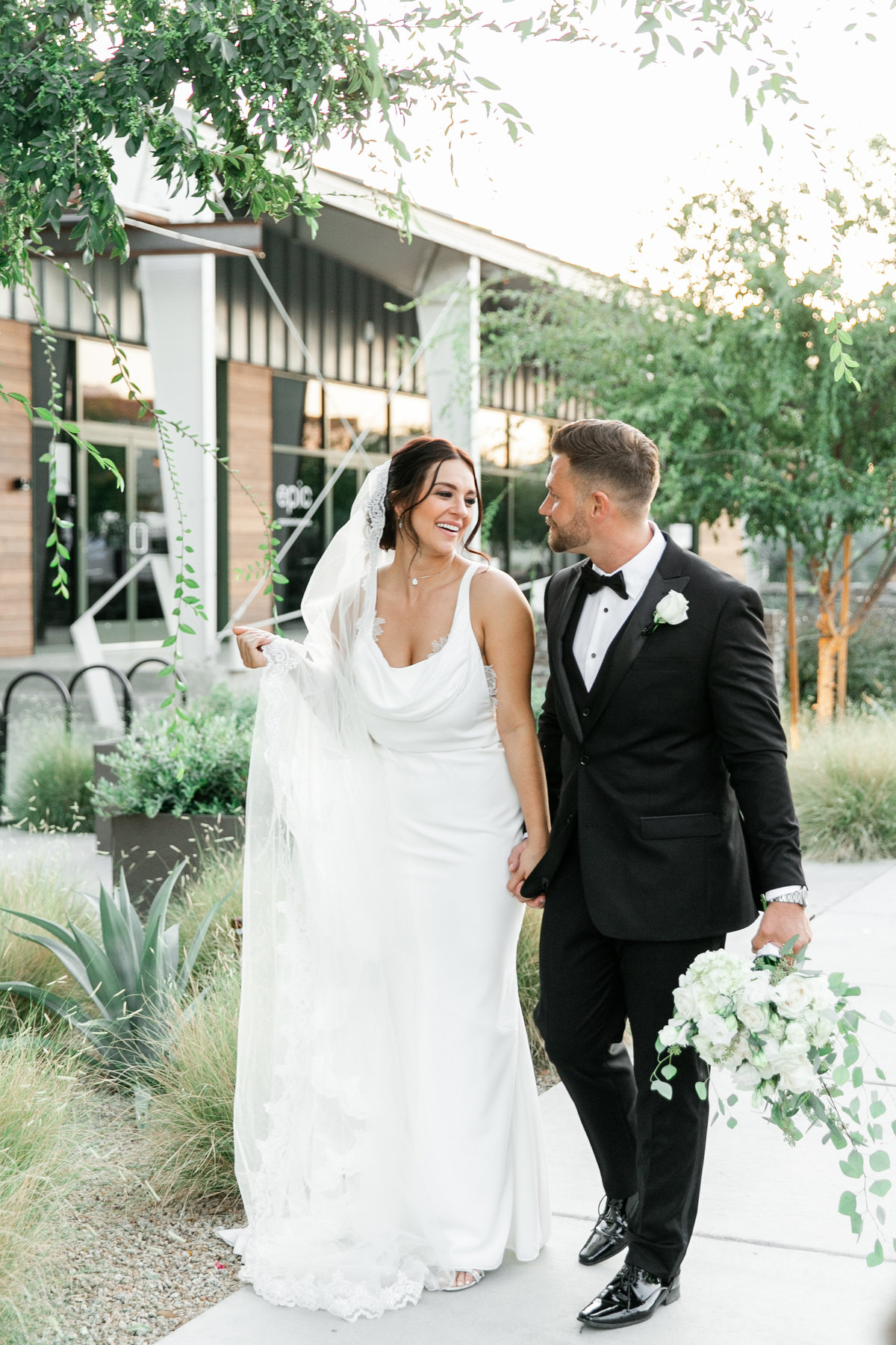 Karlie Colleen Photography - Phoenix Scottsdale Arizona Wedding - The Clayton House - Matt & Jori-589