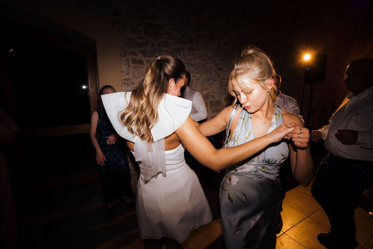 destination-wedding-first-dance-chateau-courtyard3