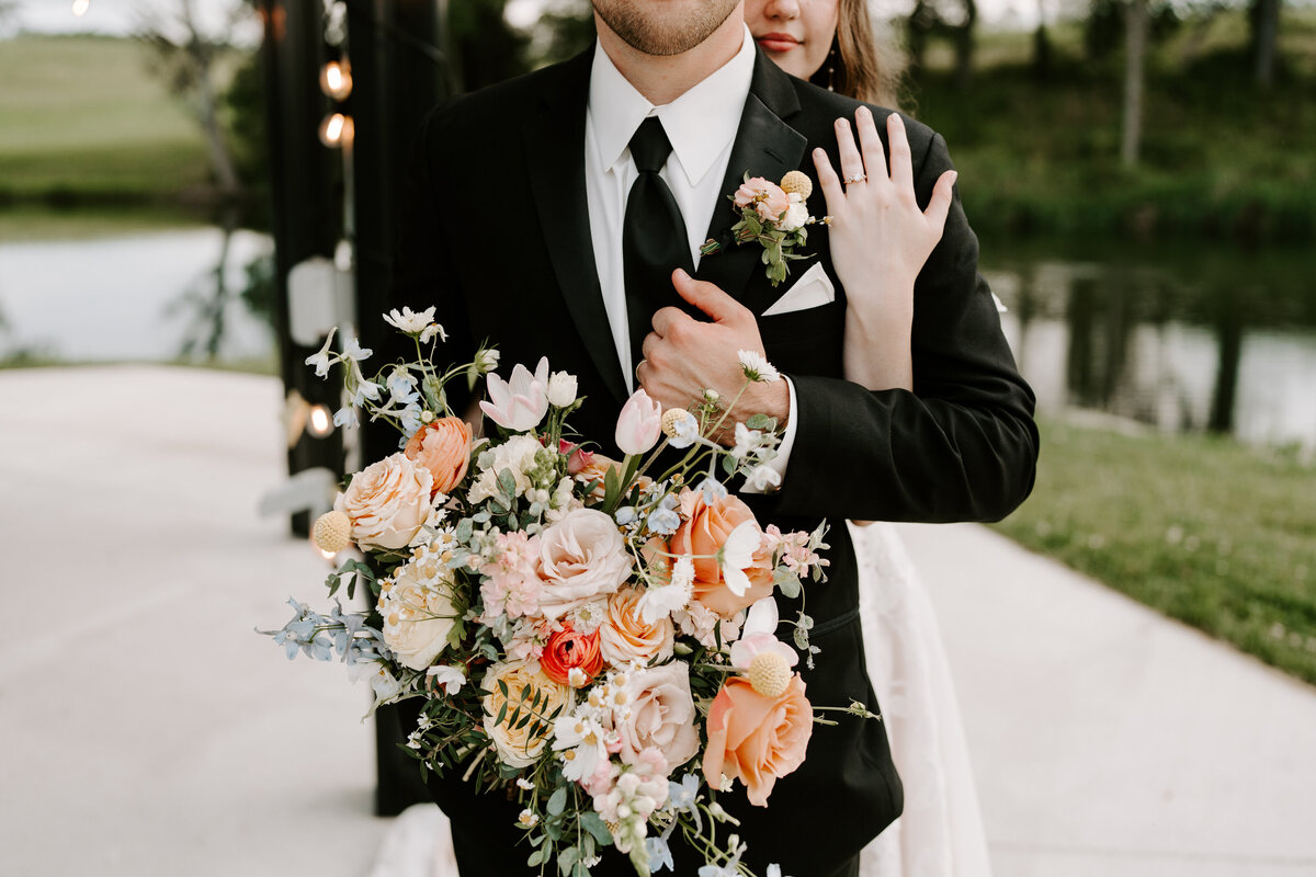 kraber-the-gathering-grounds-iowa-wedding-44