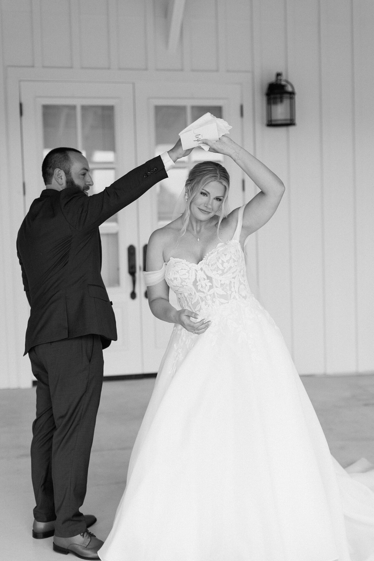 danielleandaaronsfarmhouseweddingkristinnicholephotography35