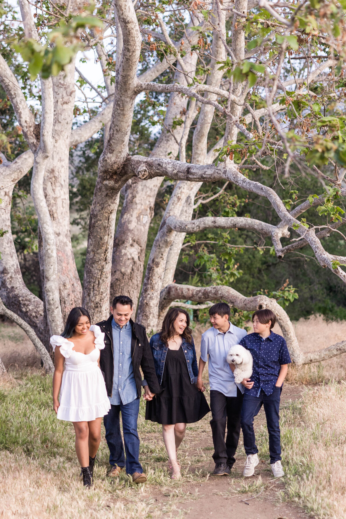 san-diego-family-photo-session-sweetwater-river-bridge-family-by-tree
