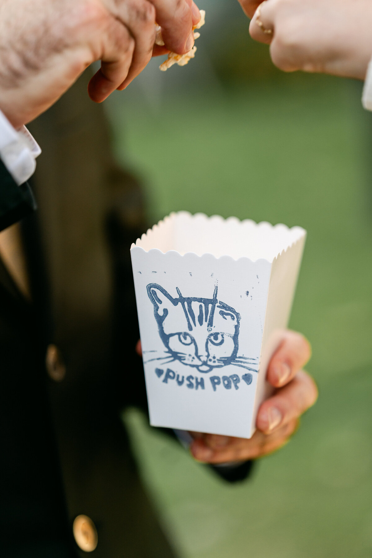 Popcorn cup with cat on the front