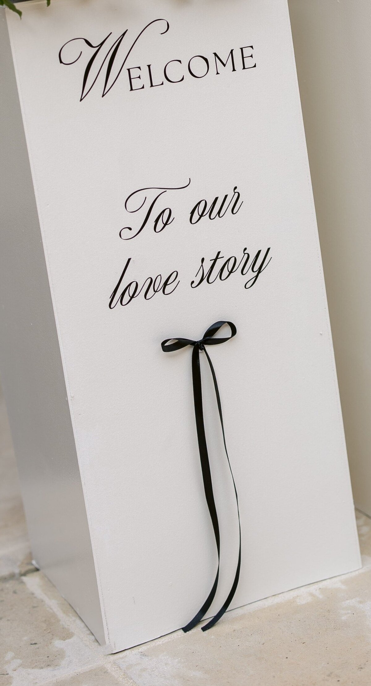 Chic-welcome-signage