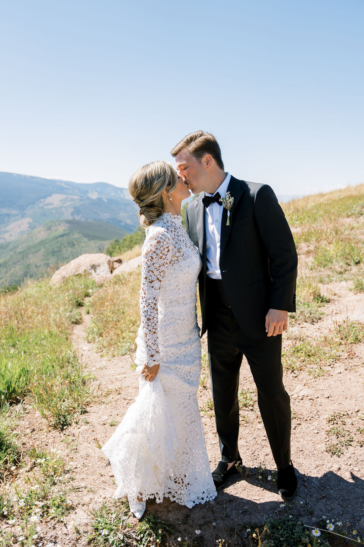 Four-Seasons-Vail-Wedding-Weekend-Kaylyn-and-Carson-Glimpse-Andrea-Stark-Photo-43