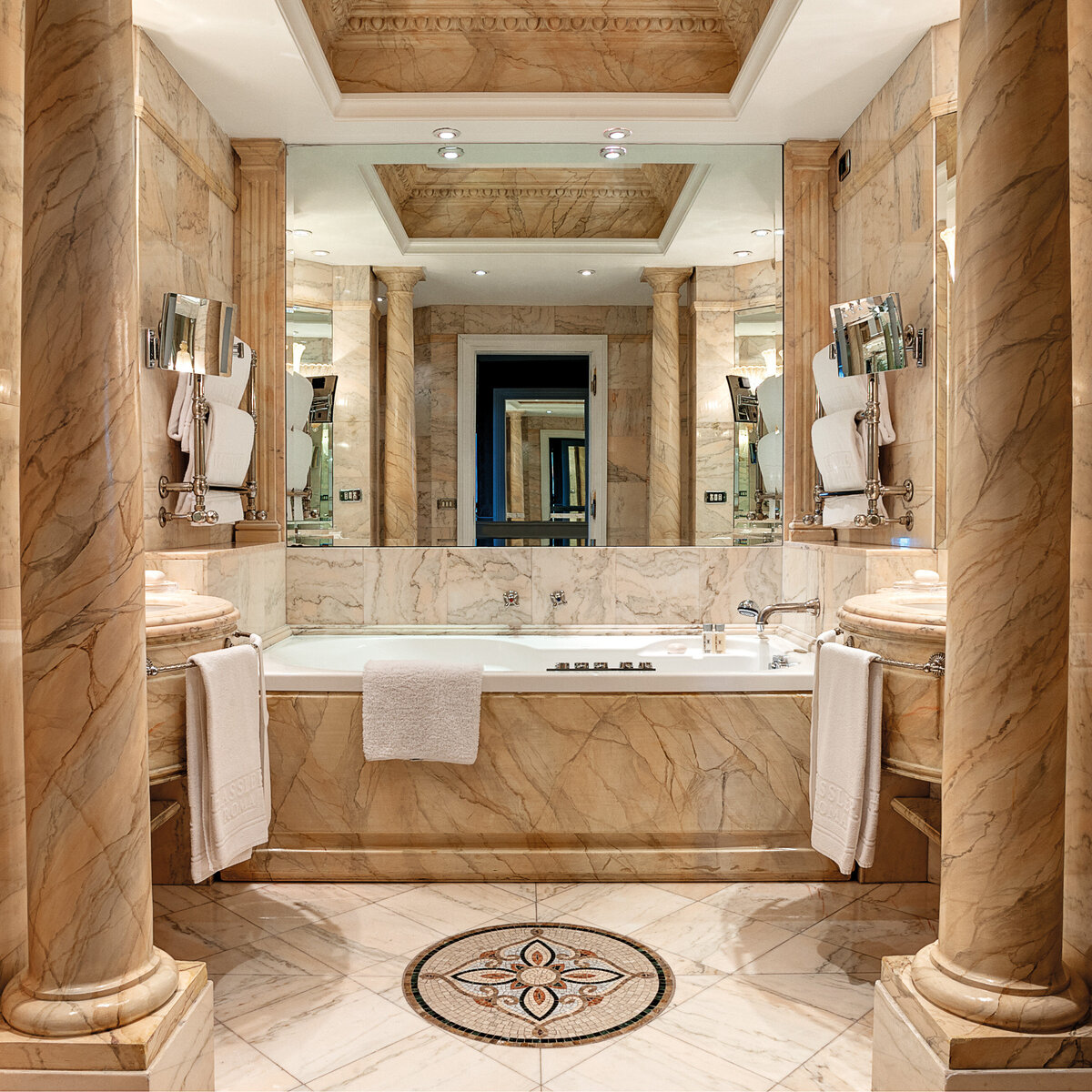 Waterstone - Hassler Collection - Hotel Hassler -Rome - Luxury Boutique Hotel - Gran Deluxe Suite Forum Bathroom - Hassler Roma - credit Genivs Loci