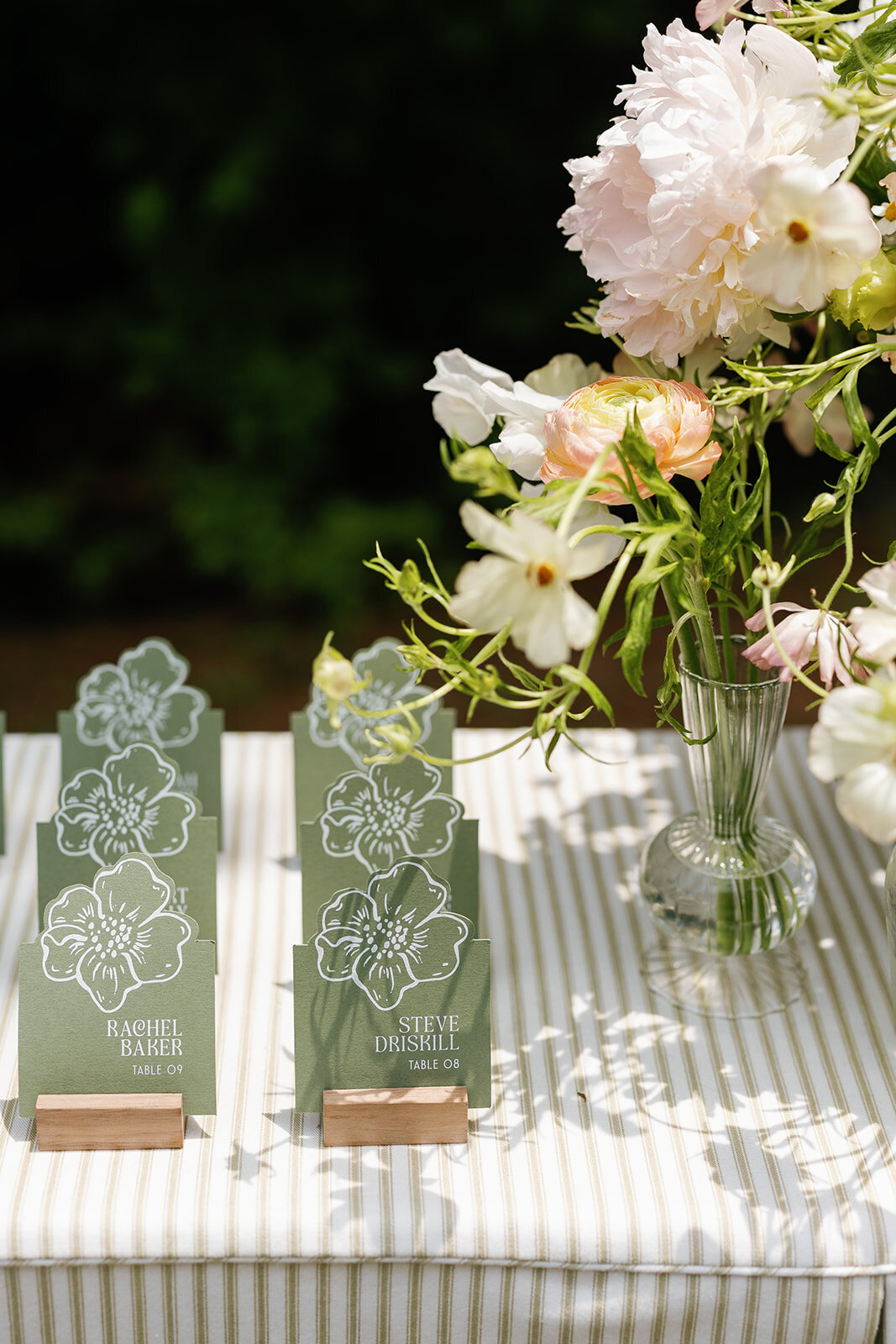green-flower-wedding-escort-cards