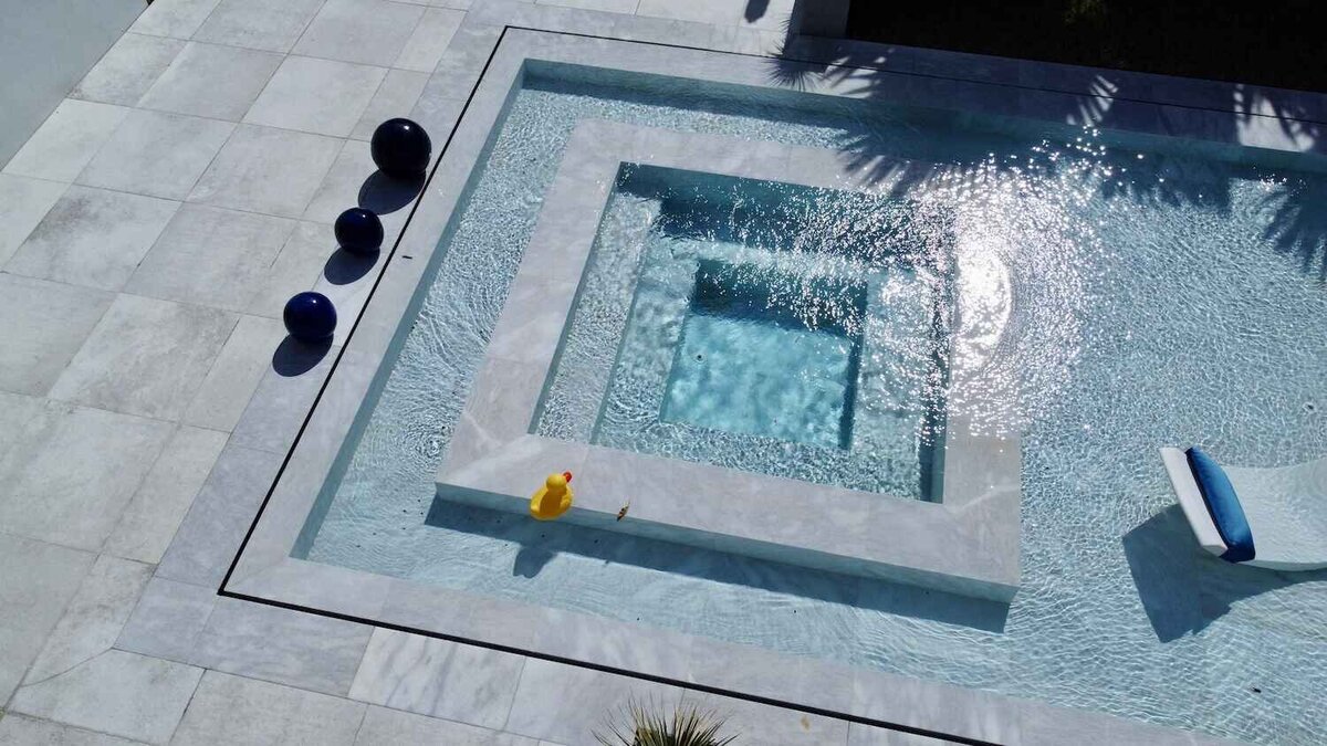 spa-surrounded-and-pool