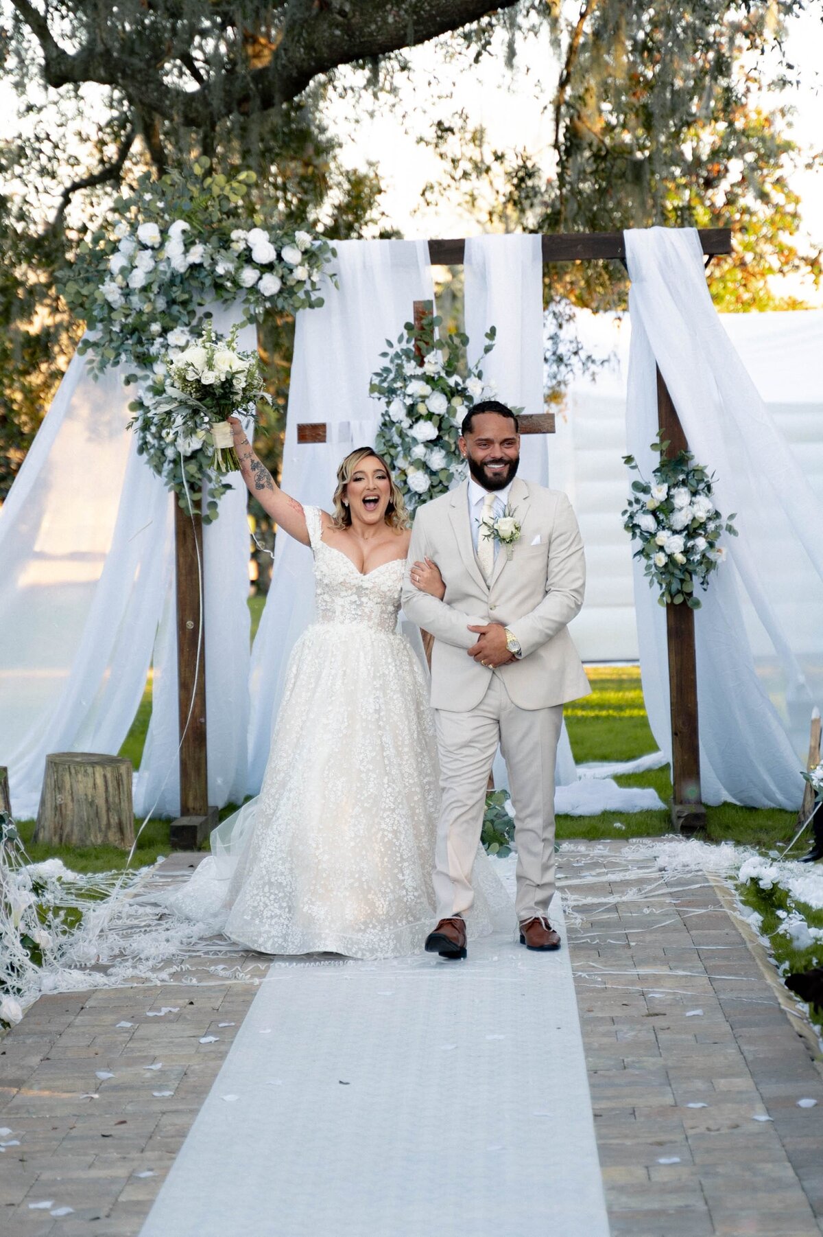 Orlando based Wedding and engagement photo studio