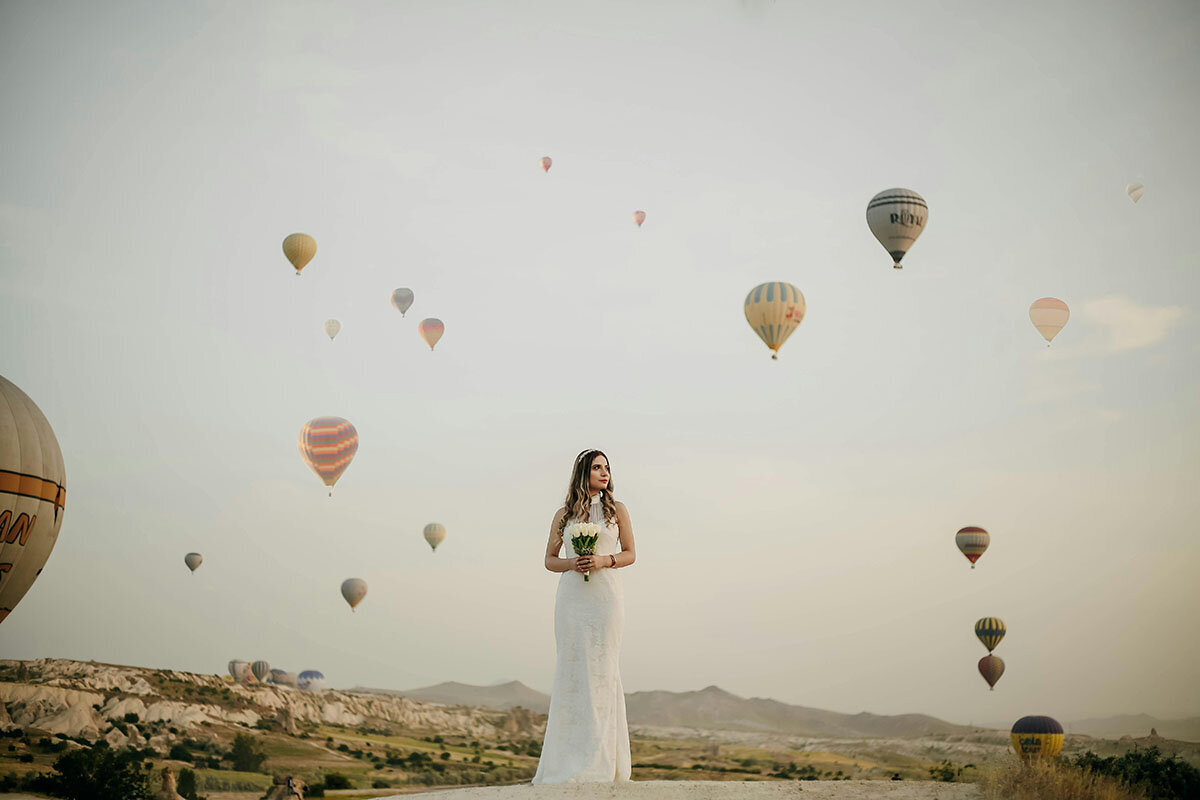 Bride holding flowers with baloons