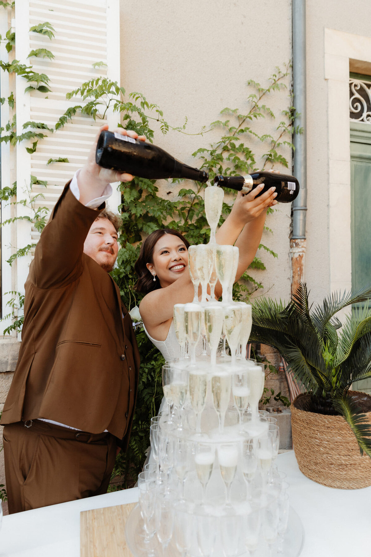 Christine-et-Valentin-cocktail-mariage-fontaine-champagne-2