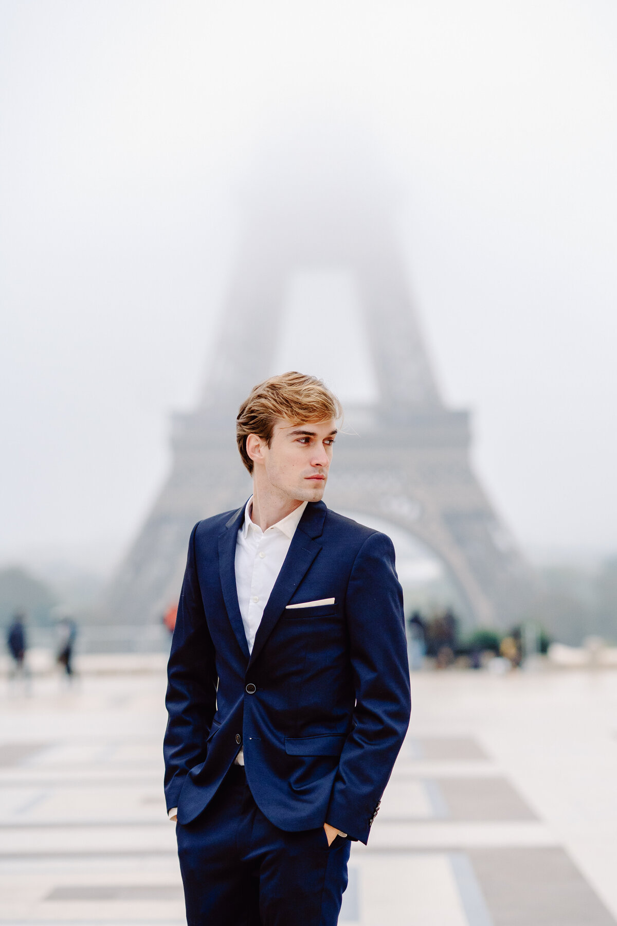Bridal session in Paris photographed by Paris wedding photographer