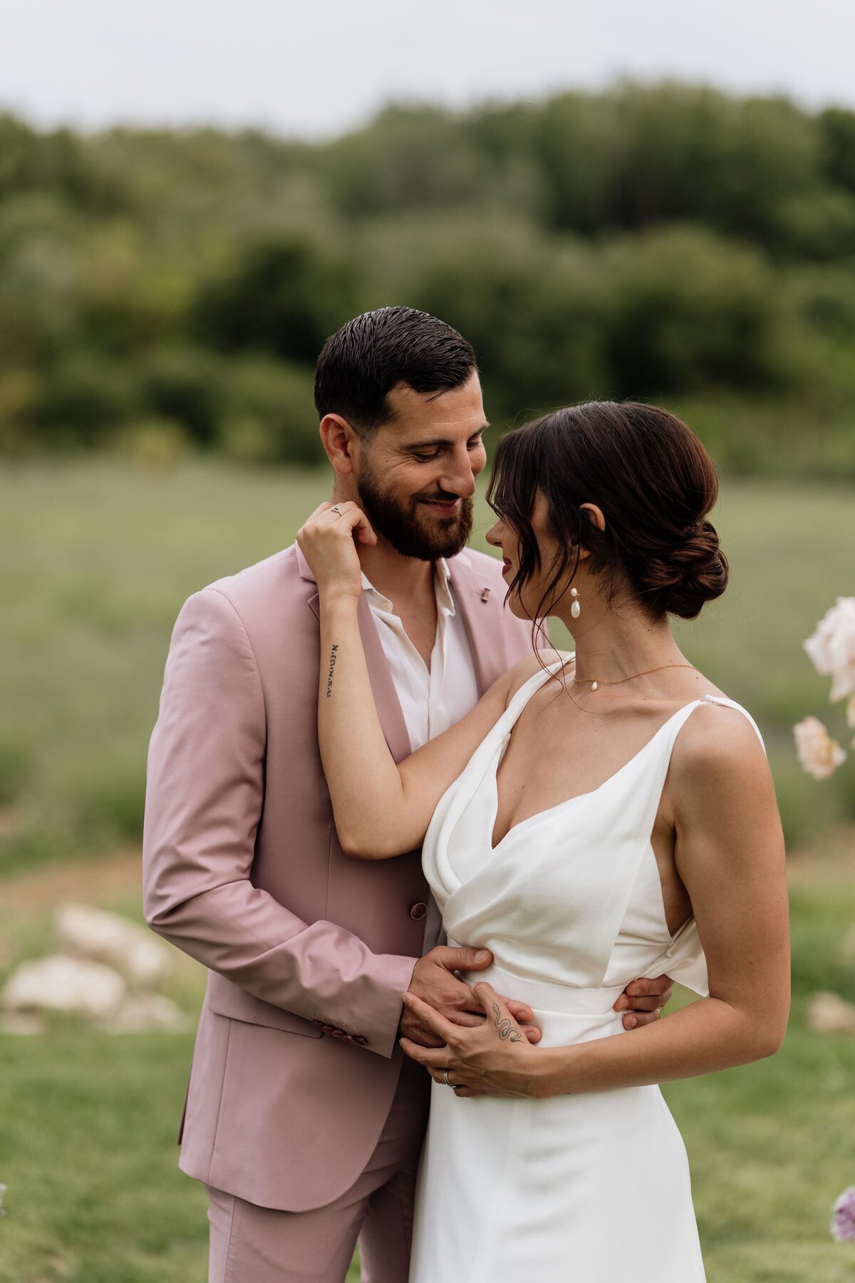 Bride-and-groom-in-pink-and-white-tones (1)