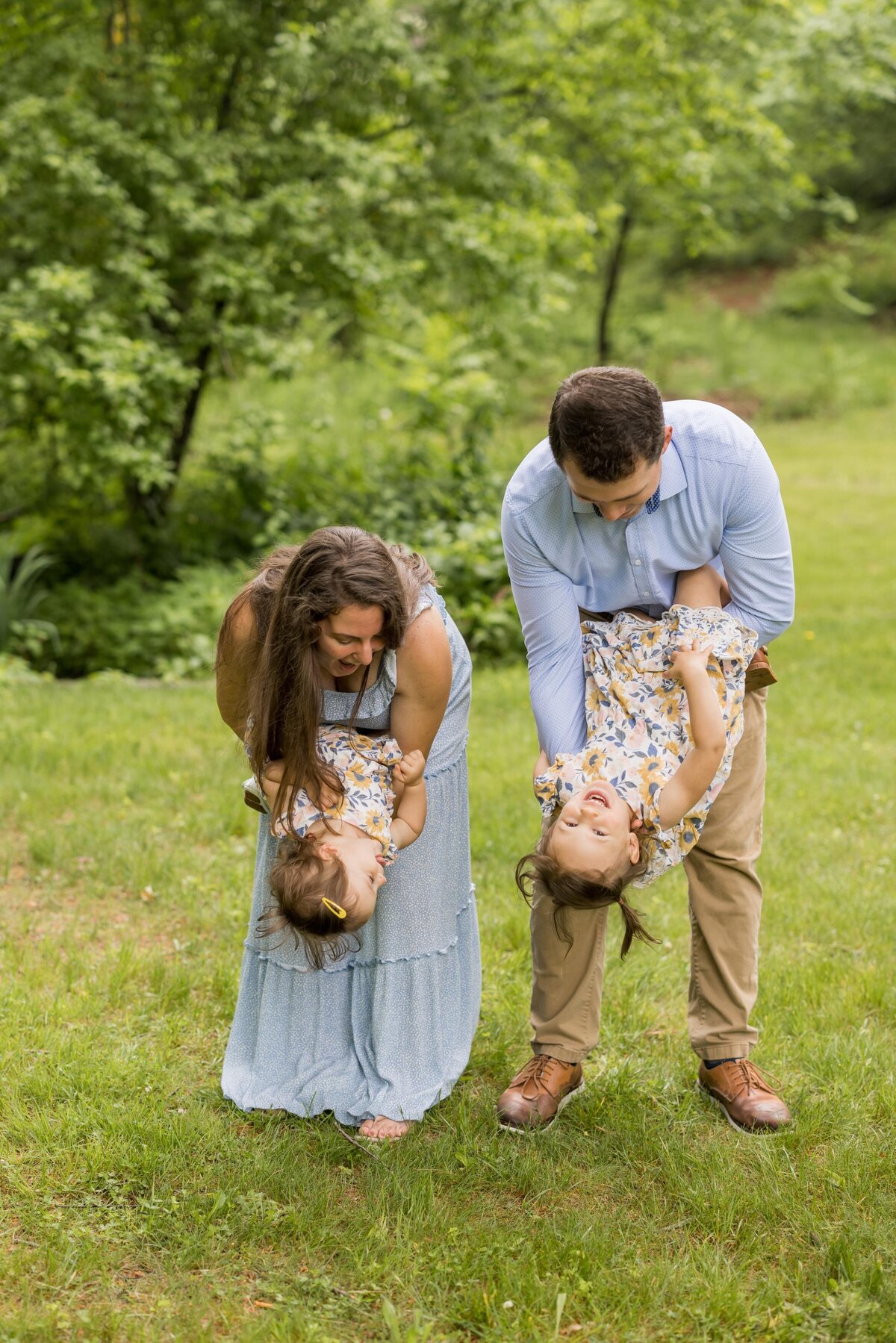 Chelmsford family photographer  maternity photo with siblings boston area