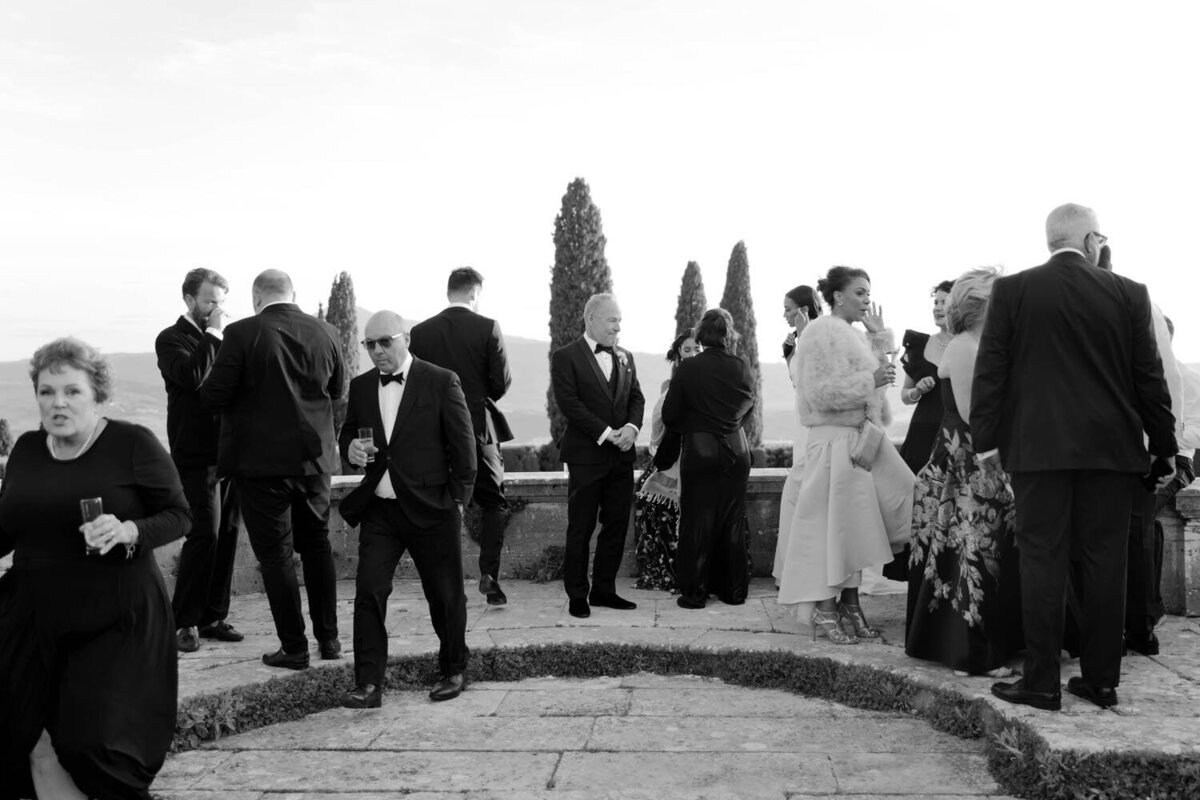 Flora_And_Grace_La_Foce_Tuscany_Editorial_Wedding_Photographer-639