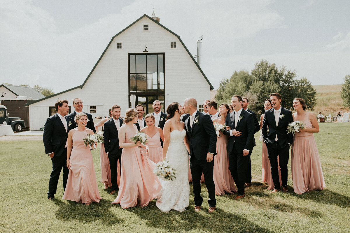 outdoor-barn-wedding-photography-montana-17