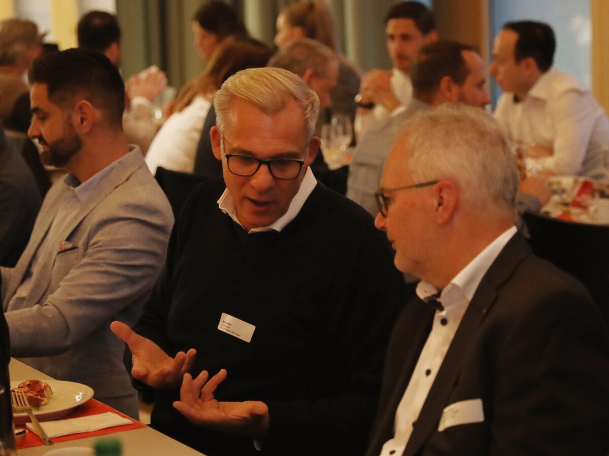 meralunastudio-werbeagentur-schweiz-zuerich-portfolio-jungunternehmerzentrum-flawil-martini-forum-2022 (3)