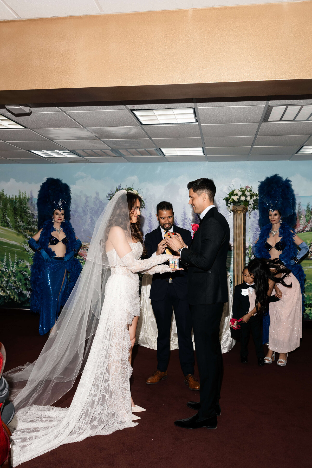 57riskyexposure_alexis-tyler_las-vegas-elopement-photography