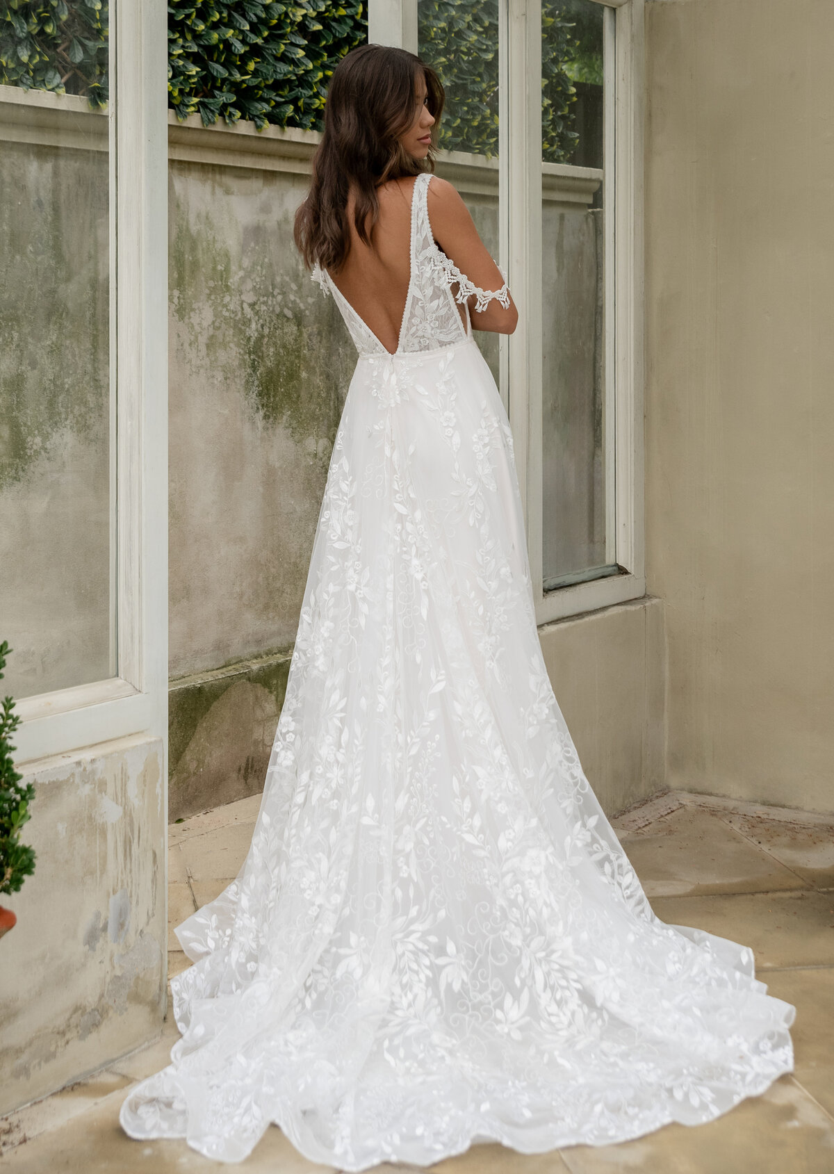 V back wedding dress