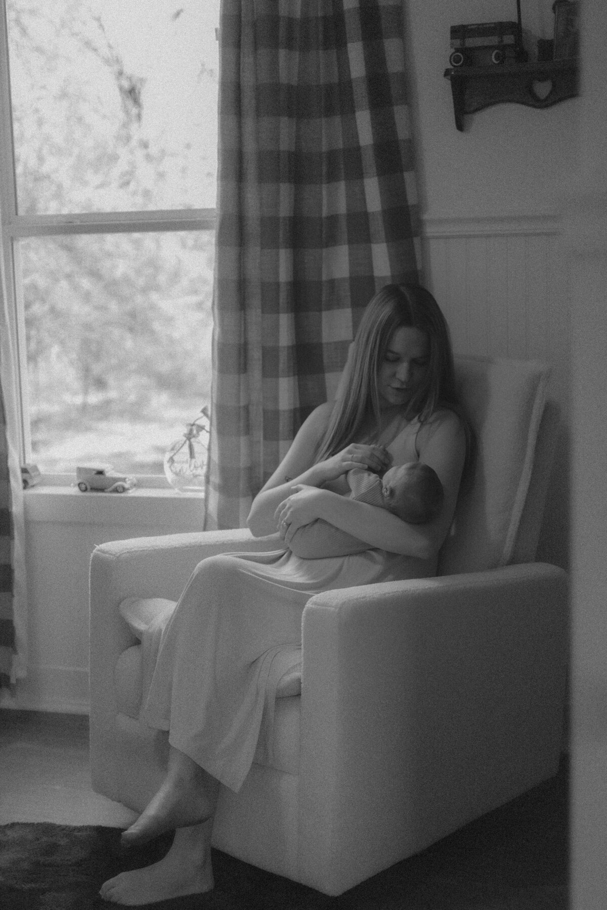 newborn-in-home-new-home-session-12