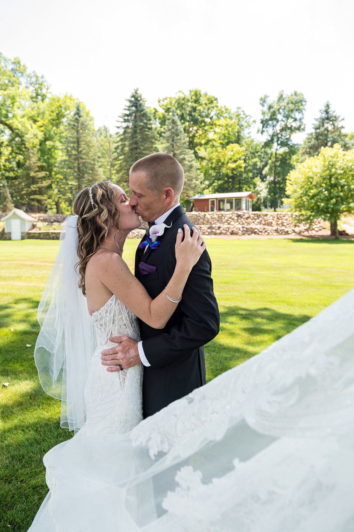 Detroit-Wedding-Photographer-The-Landing-044