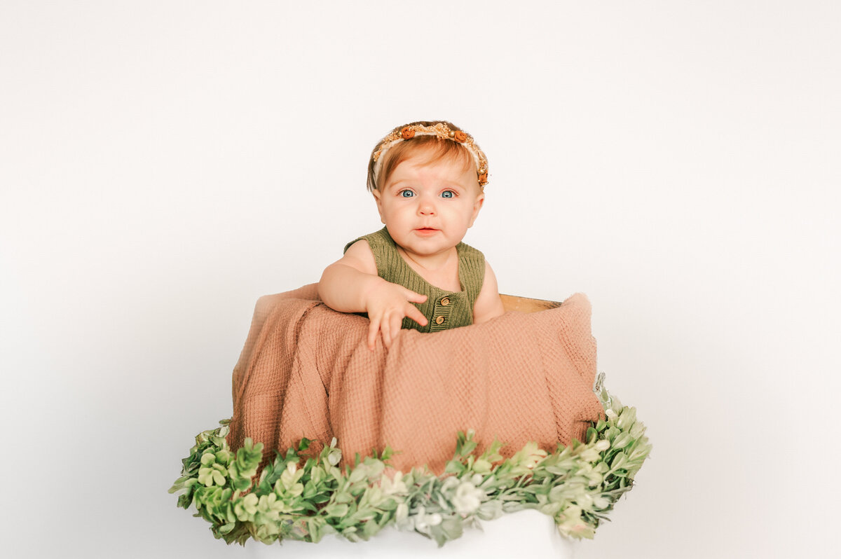 Springfield MO kids photographer captures baby girl sitting during her 6 month milestone session