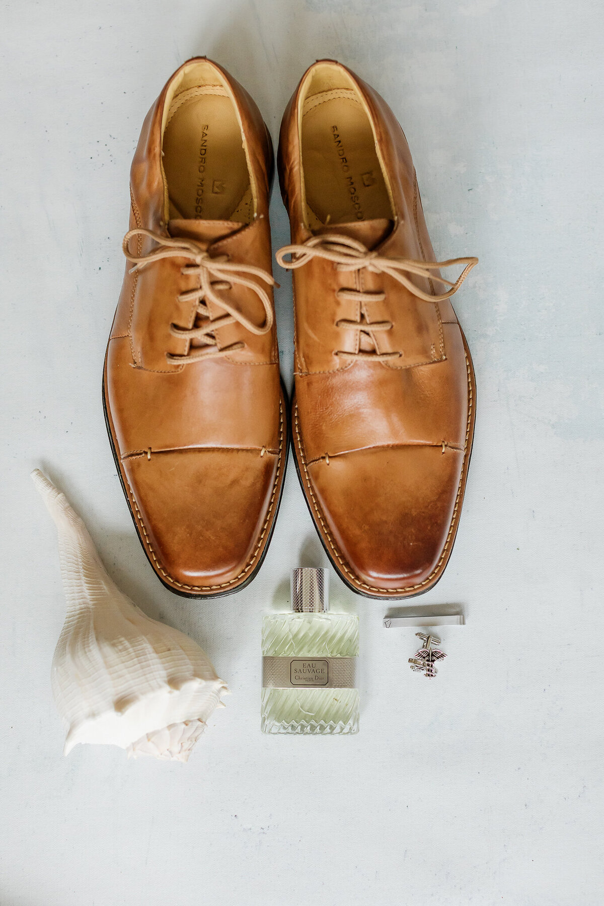 Groom's-Details-halo-at-the-point