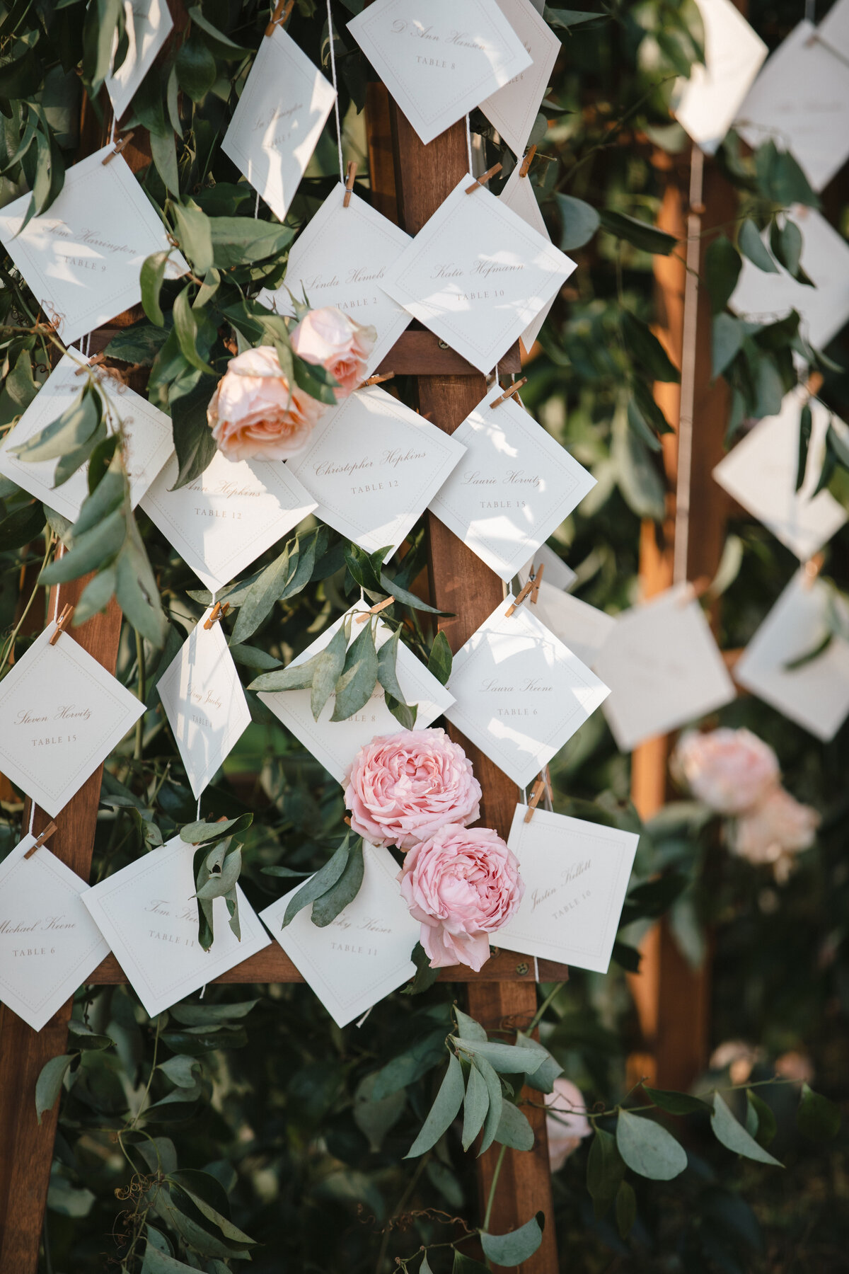 garen-trellis-wedding-placecard-seating