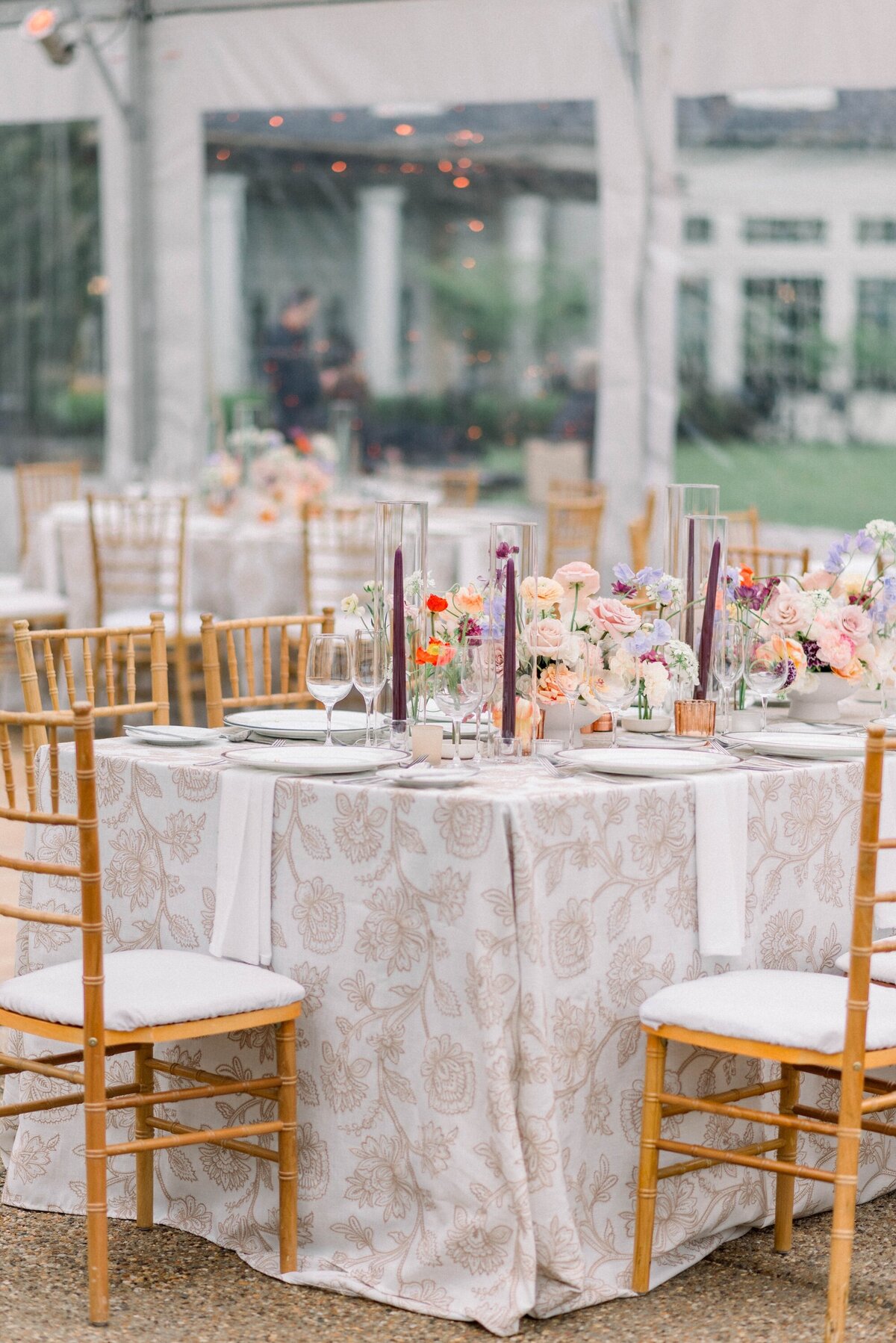 romantic-wedding-table-garden-florals