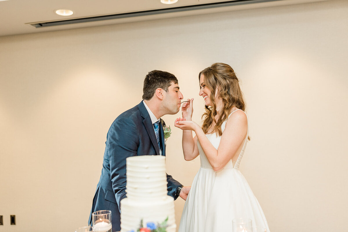 Seattle_wedding_photographer_hotel_1000-114