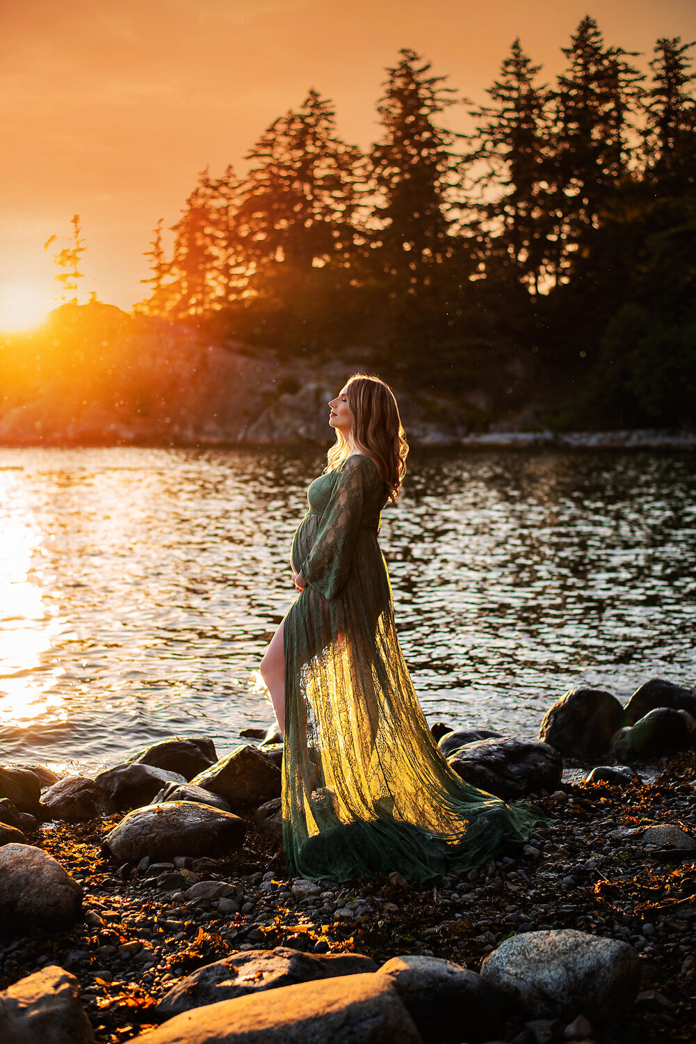 outdoor-maternity-photography_vancouver-fraser-valley_whytecliff-park-west-vancouver_lace-dress-rocks-water-sunset