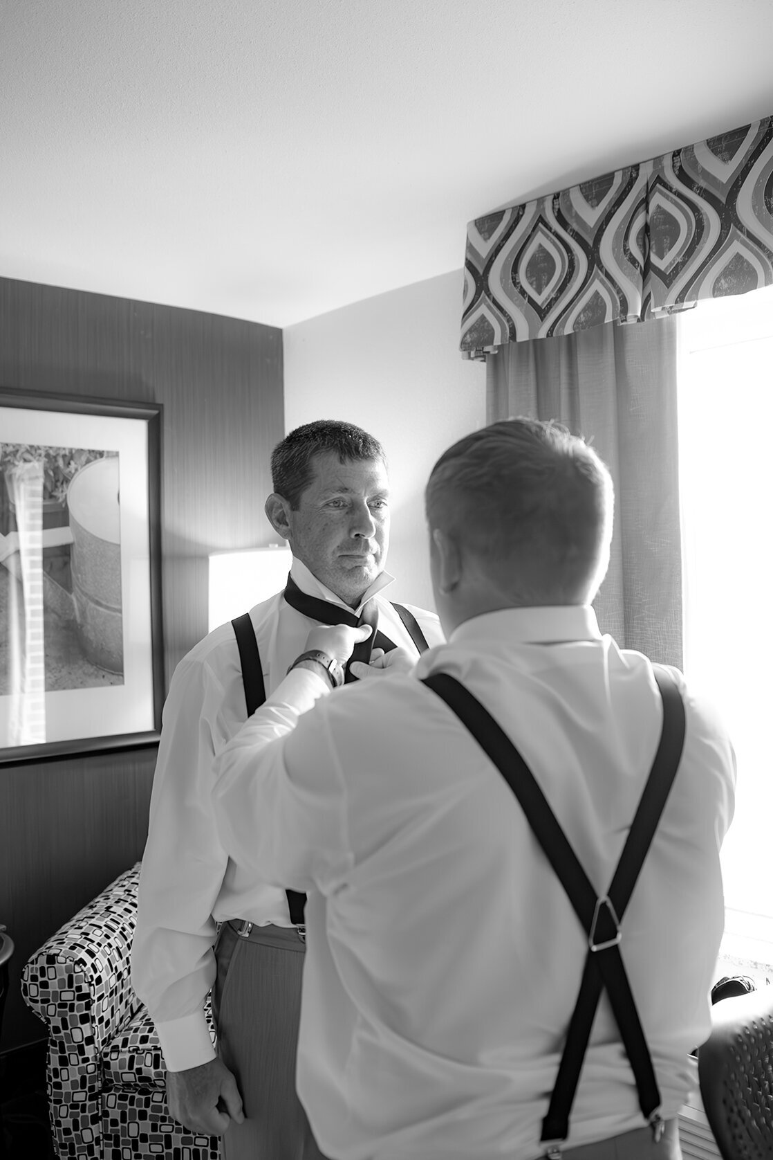 fixing-father-tie-groom-getting-ready