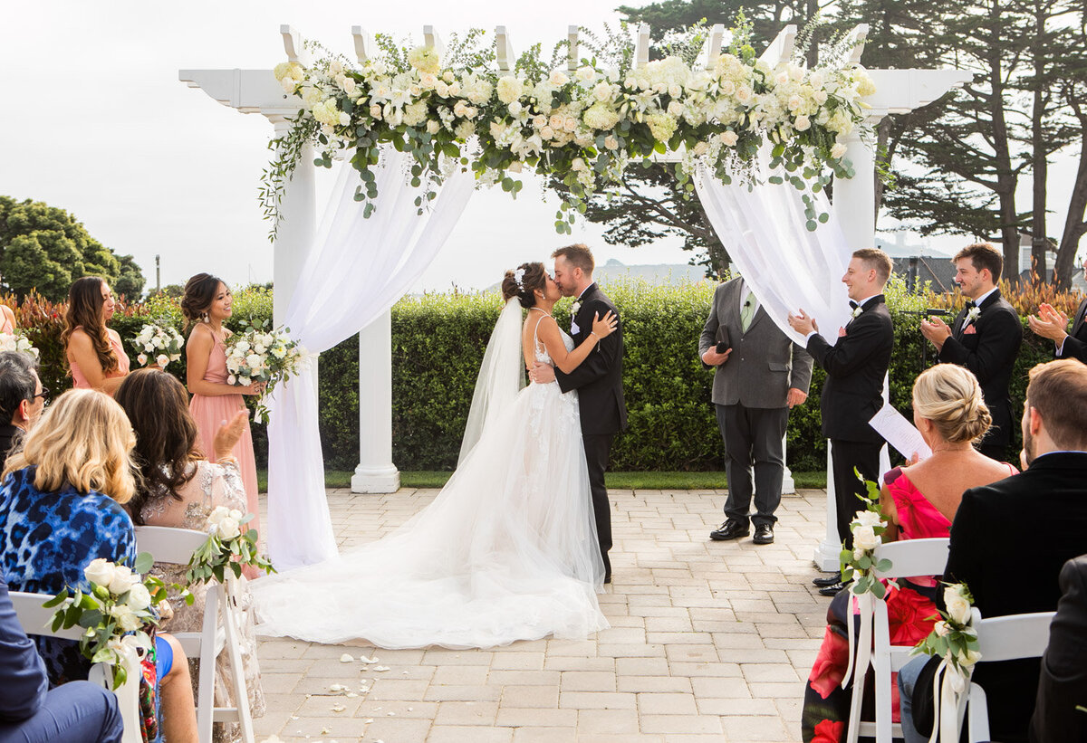 Elegant Outdoor Wedding ceremony 