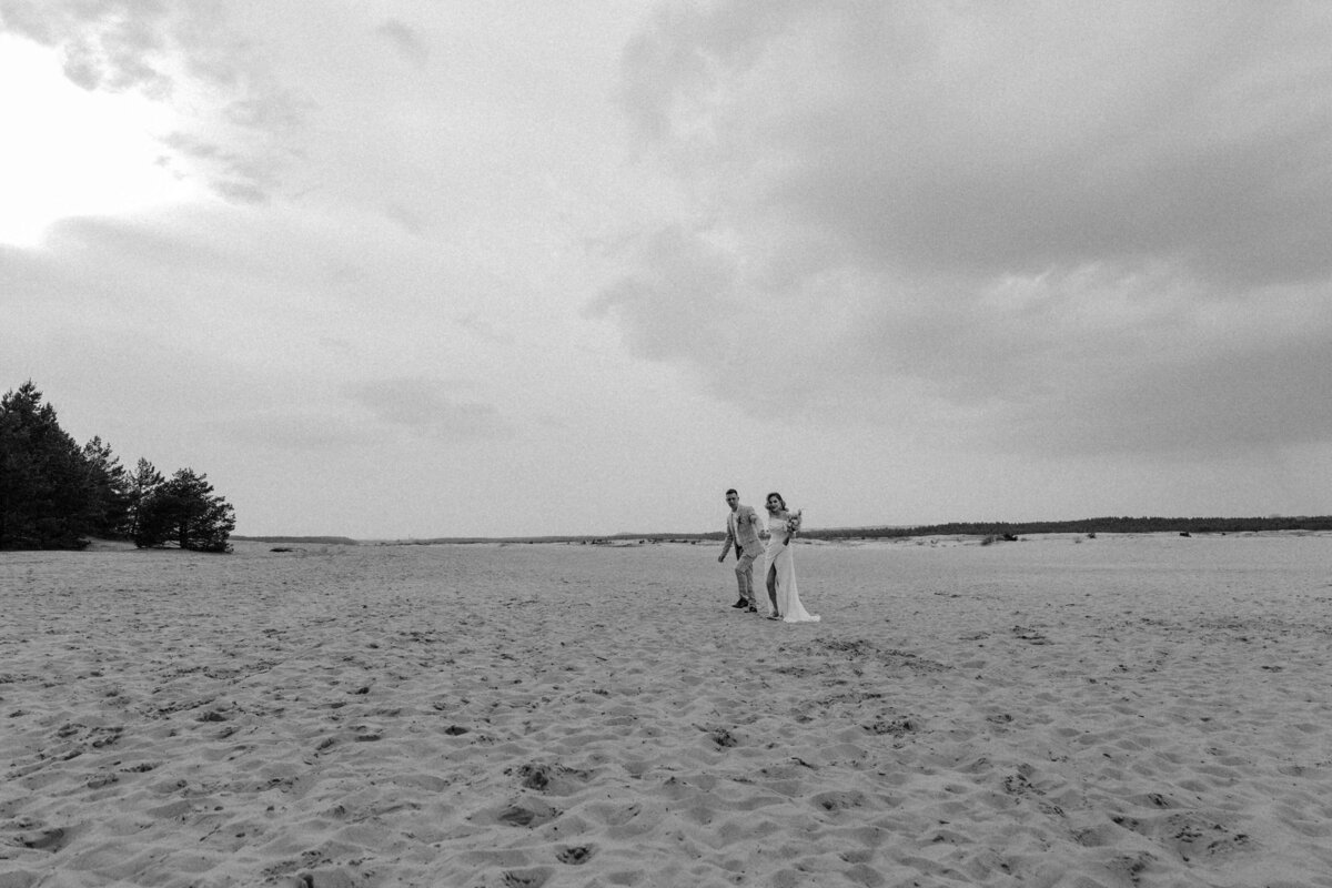 wedding destination italy  marocco spain desert bride glamour stylish florist stylish session photographer film analog wedding video cinematography bride make up  (19)