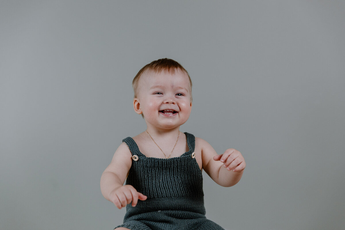 ettårsfoto_homesession_gutt_fotograf_charlottechristensen_studio_glede