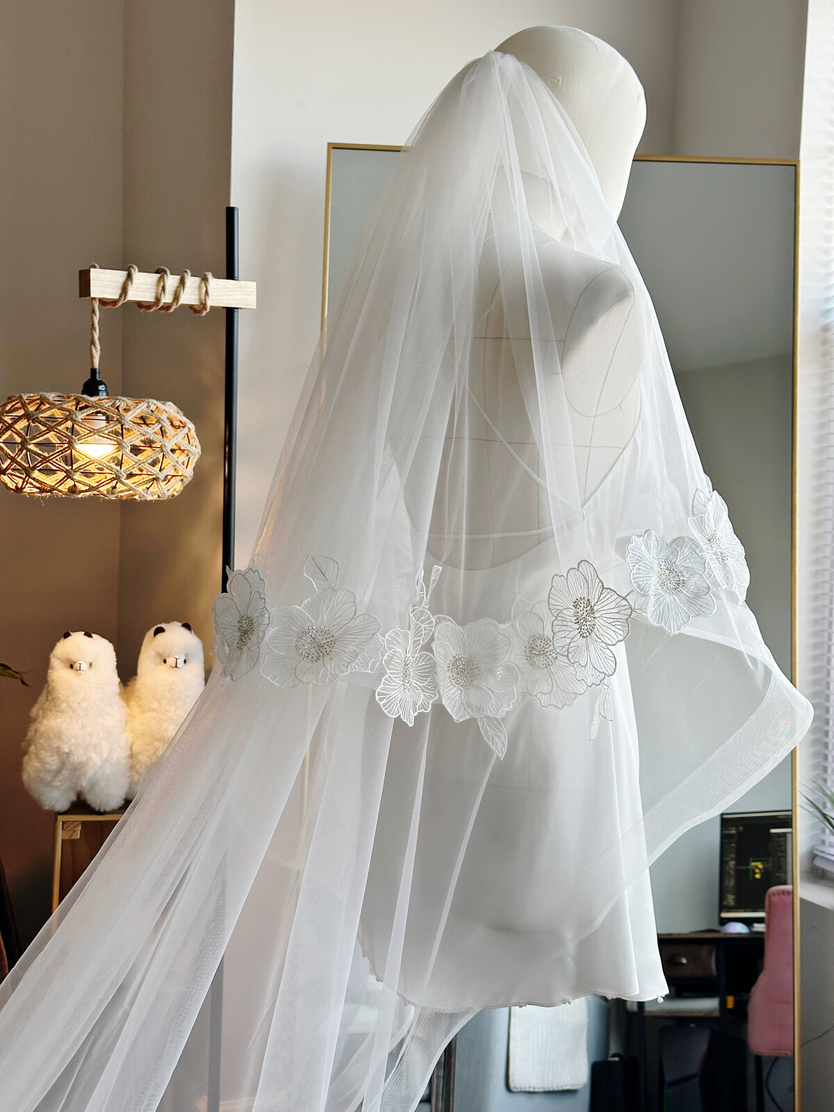 Soft sheer blusher veil trimmed with delicate lace border
