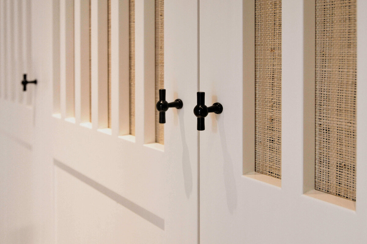 ankleideraum-adam-innenausbau-nahaufnahme-schrank-105_1