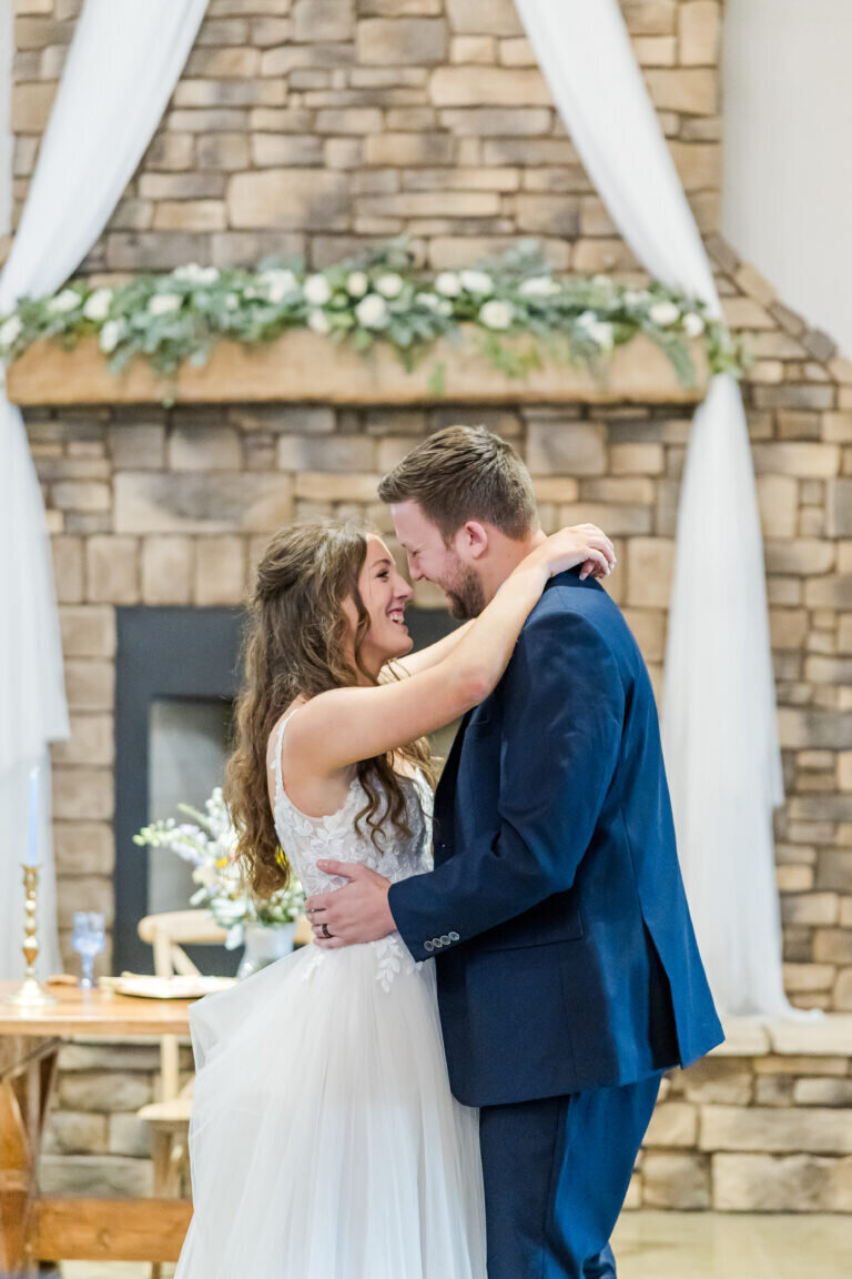 TheFourSeasonsBarnSpringWedding0039-1-768x1152
